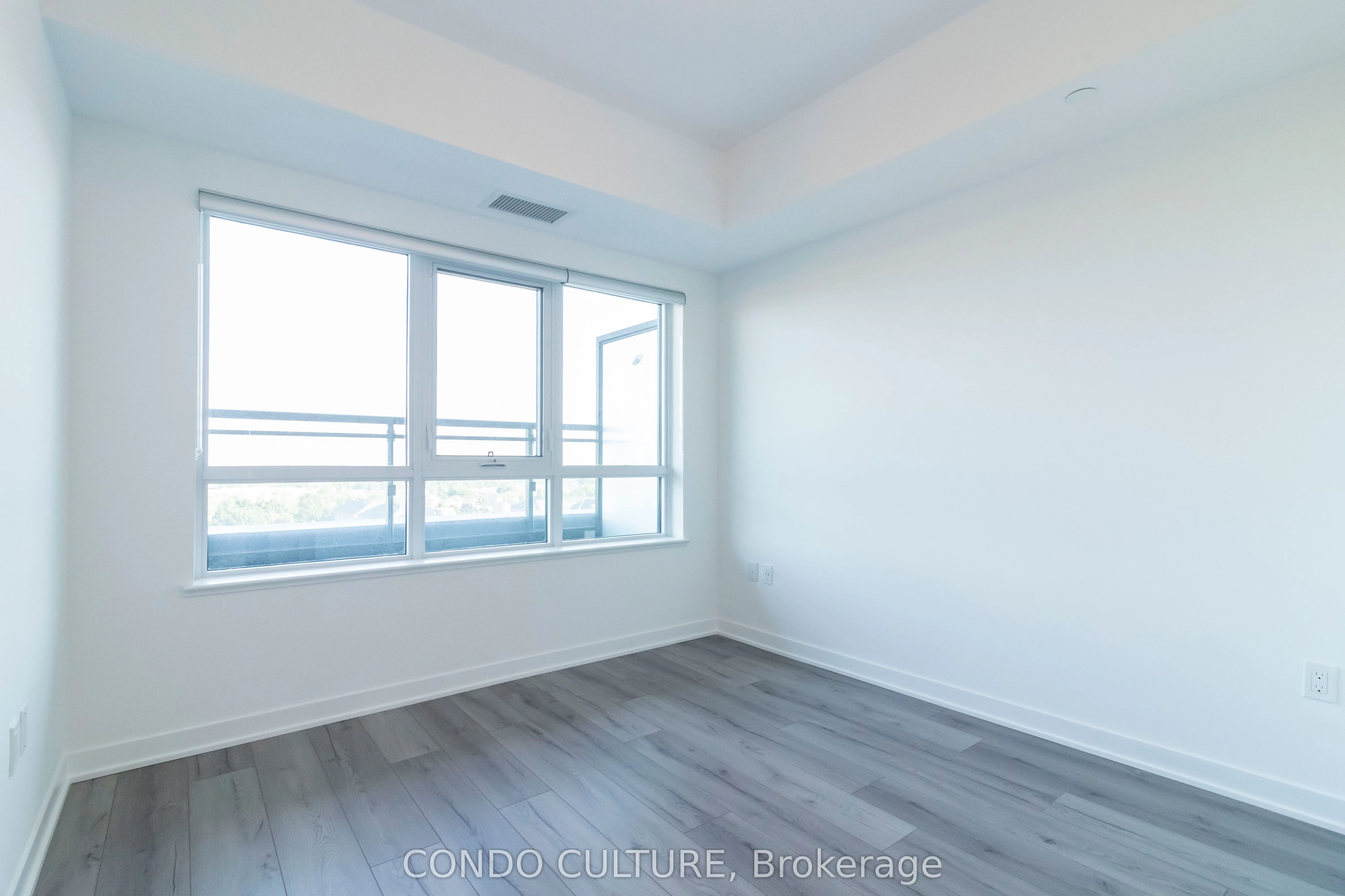 395 Dundas Street W, #608