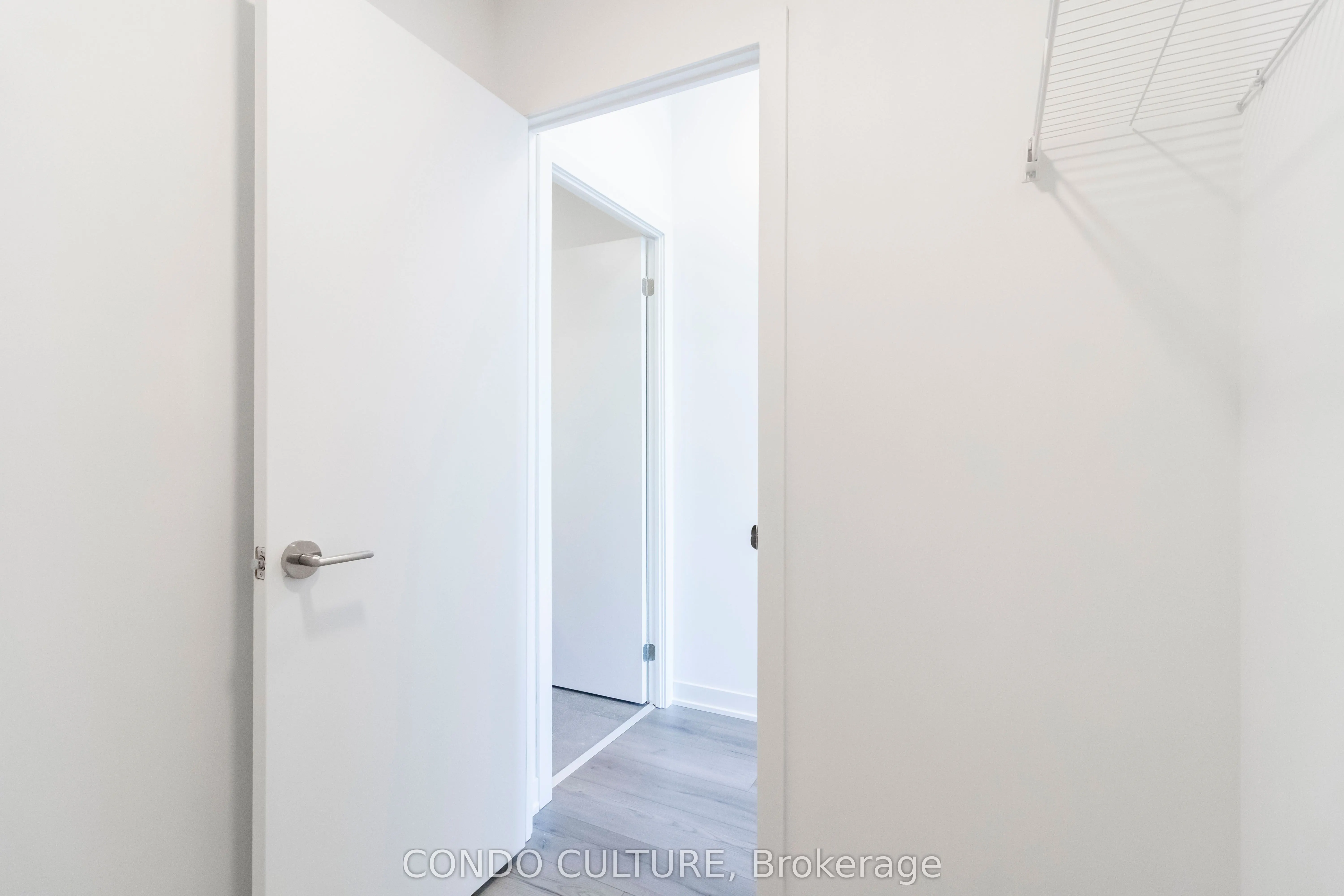 395 Dundas Street W, #608