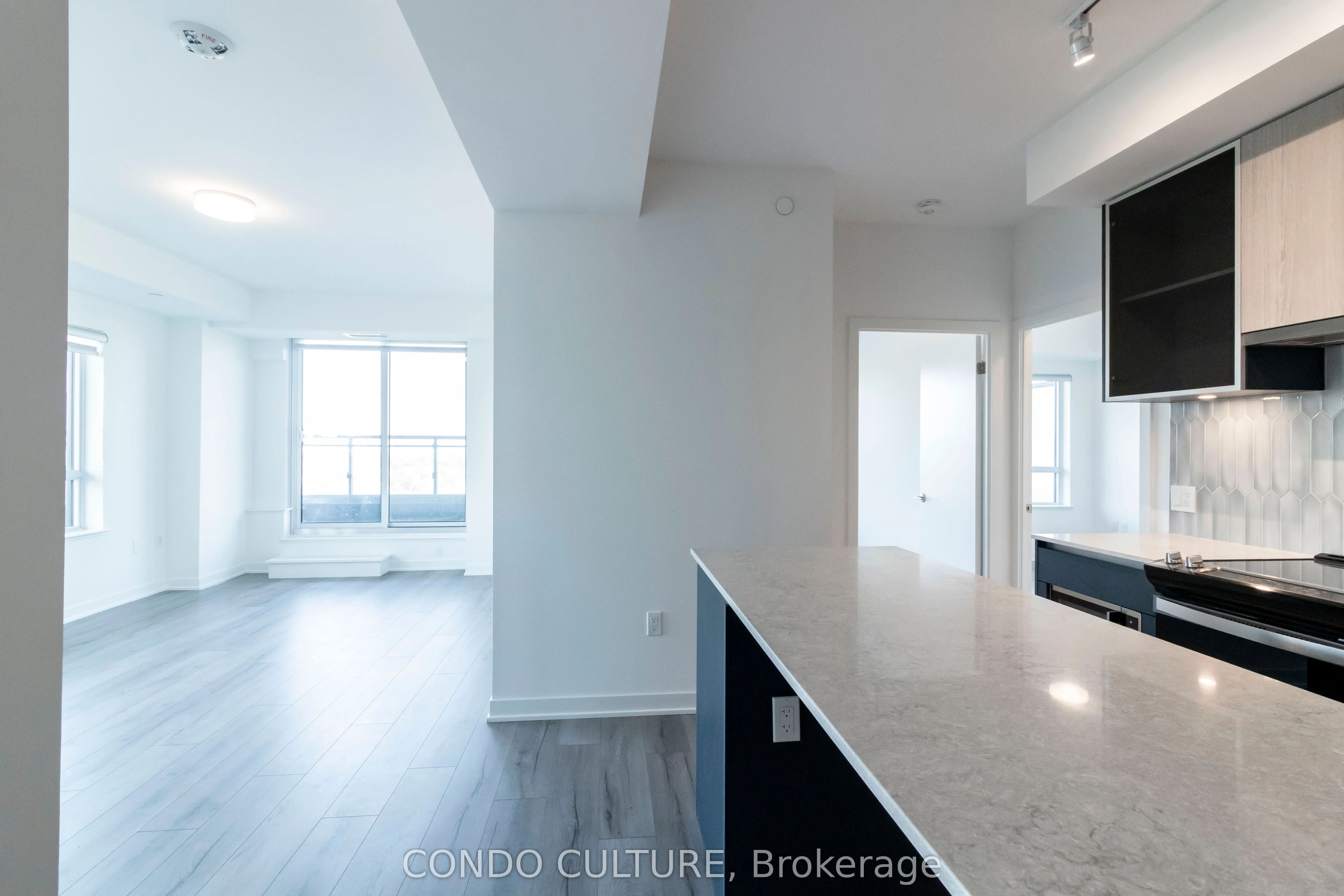 395 Dundas Street W, #608