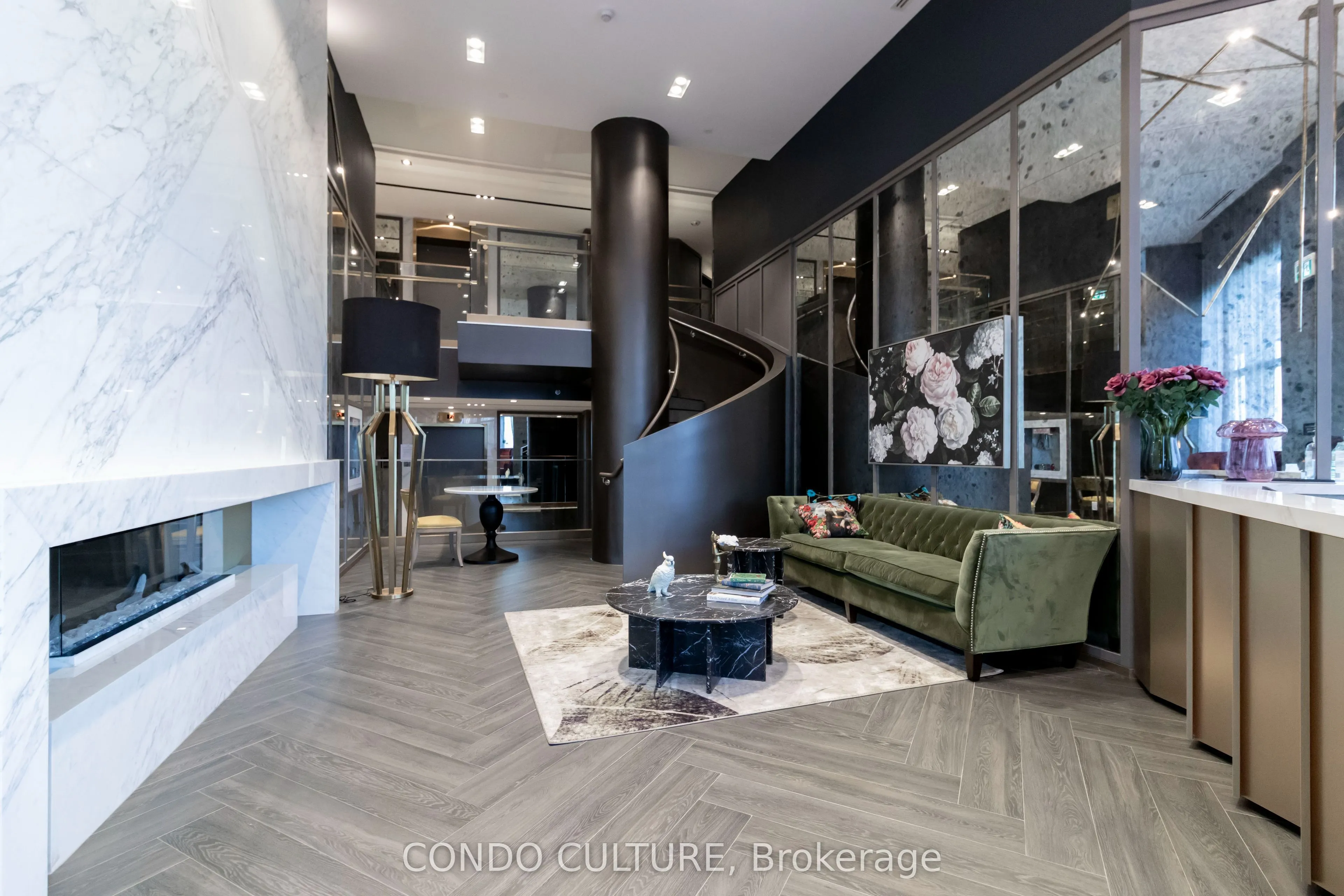 395 Dundas Street W, #608