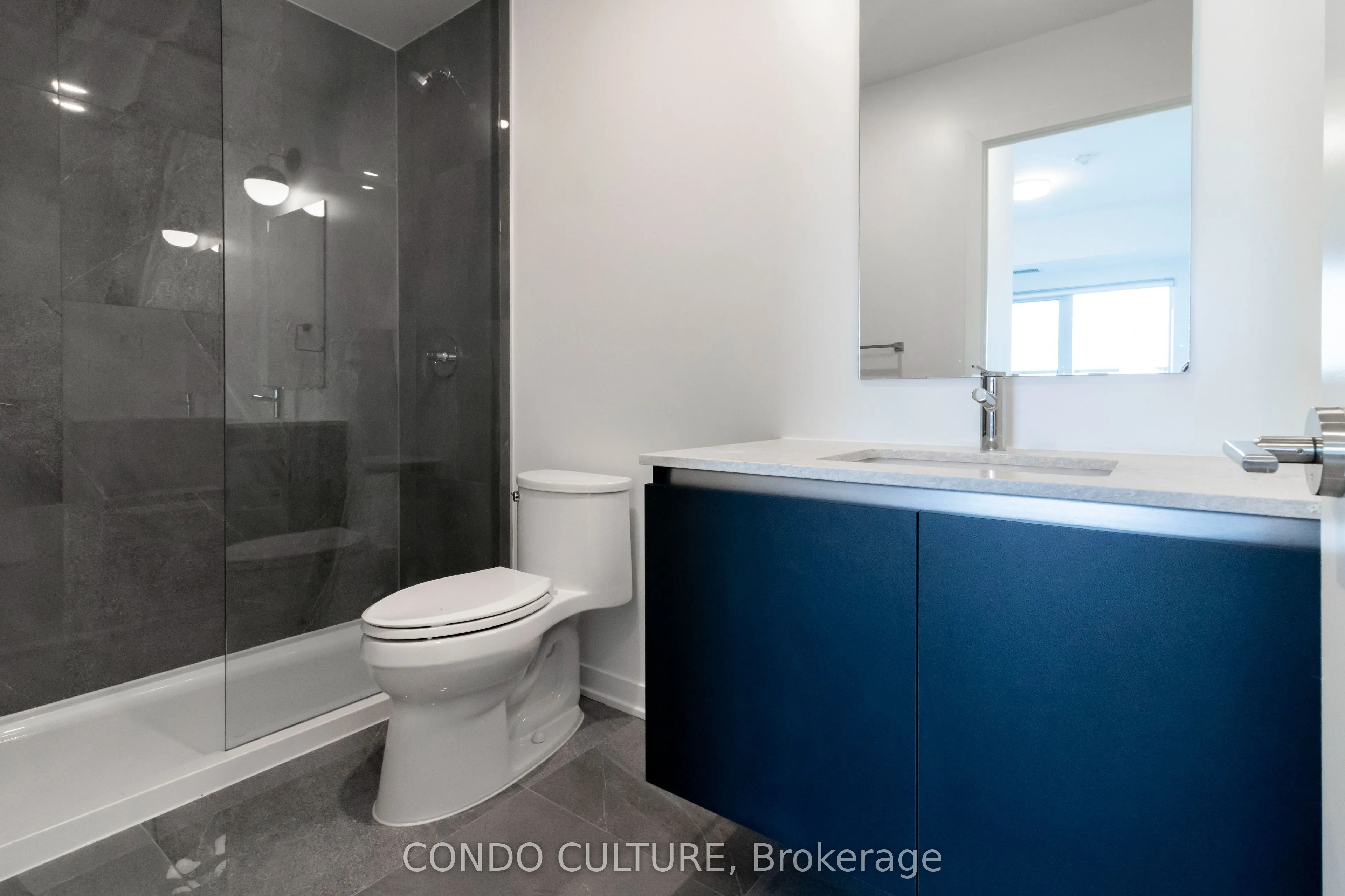395 Dundas Street W, #608