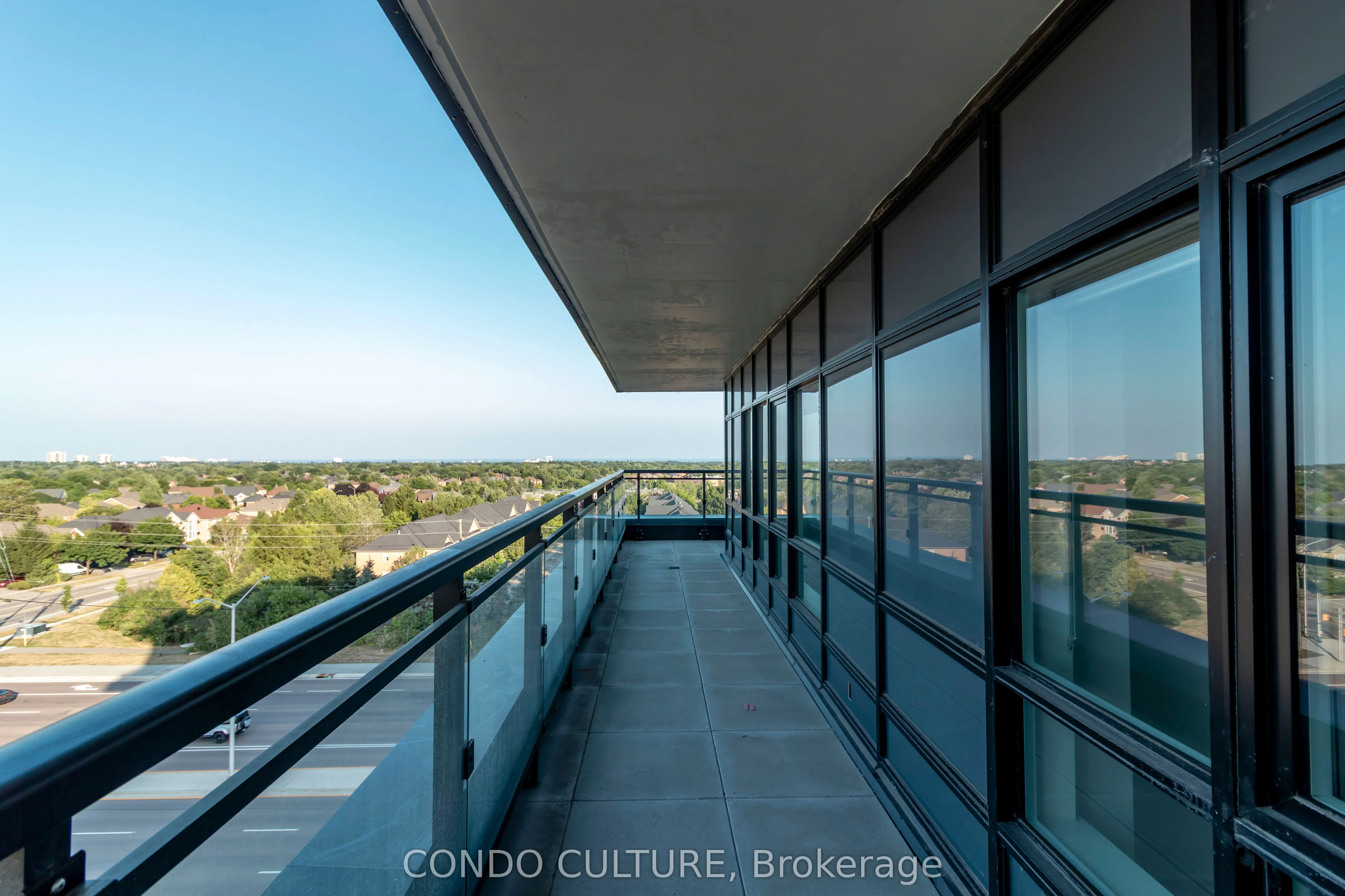 395 Dundas Street W, #608