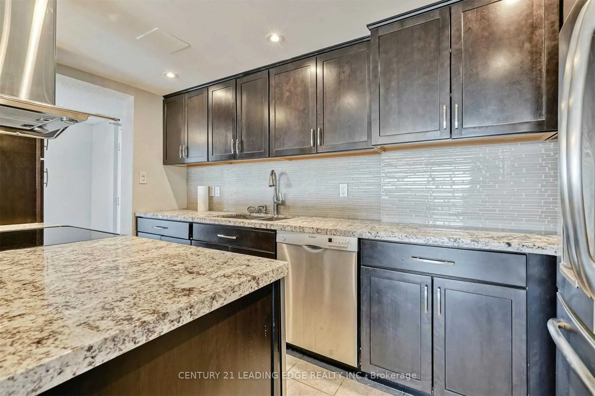 20 Speers Road, #805