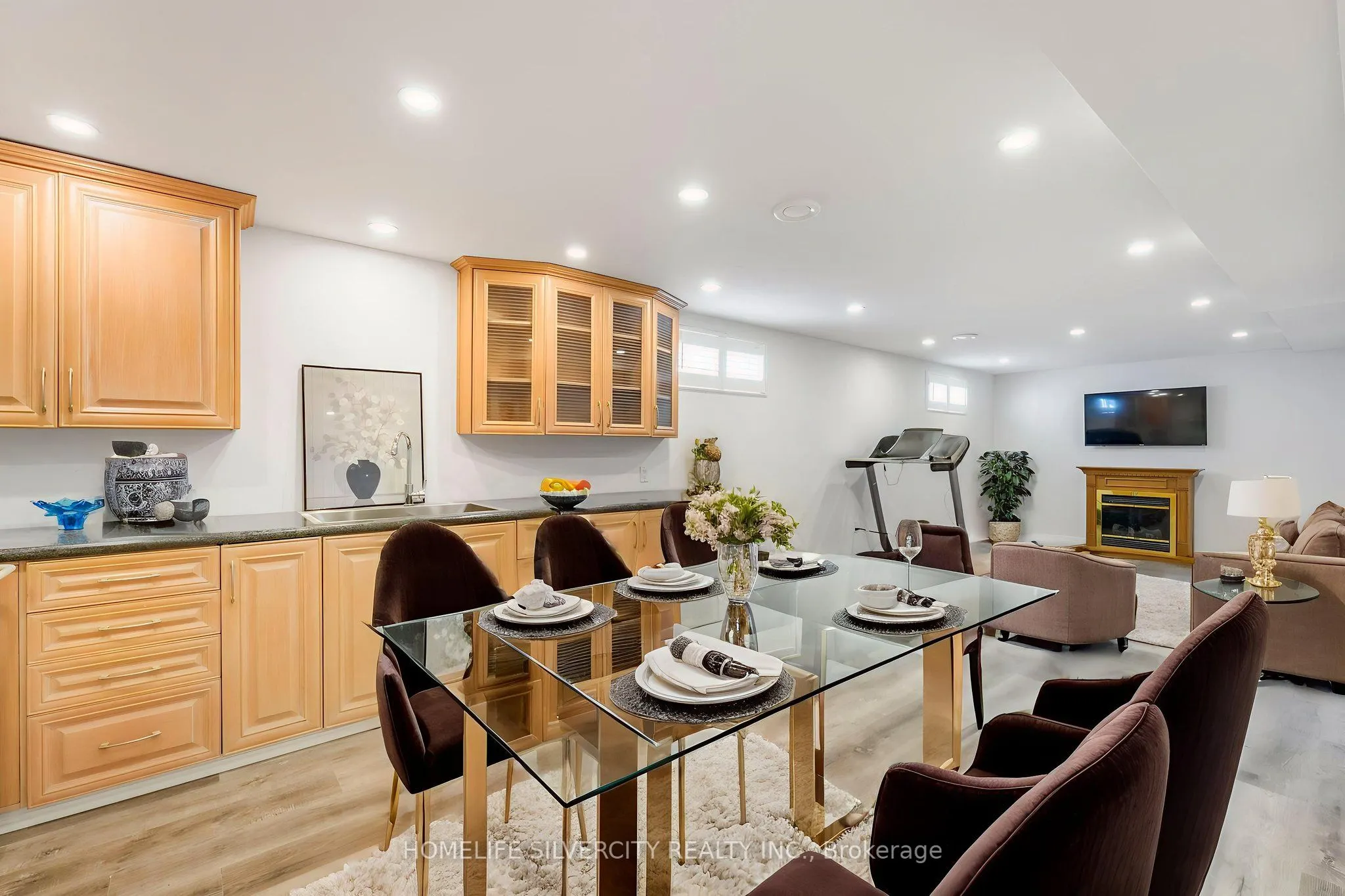 16 Pacific Lane