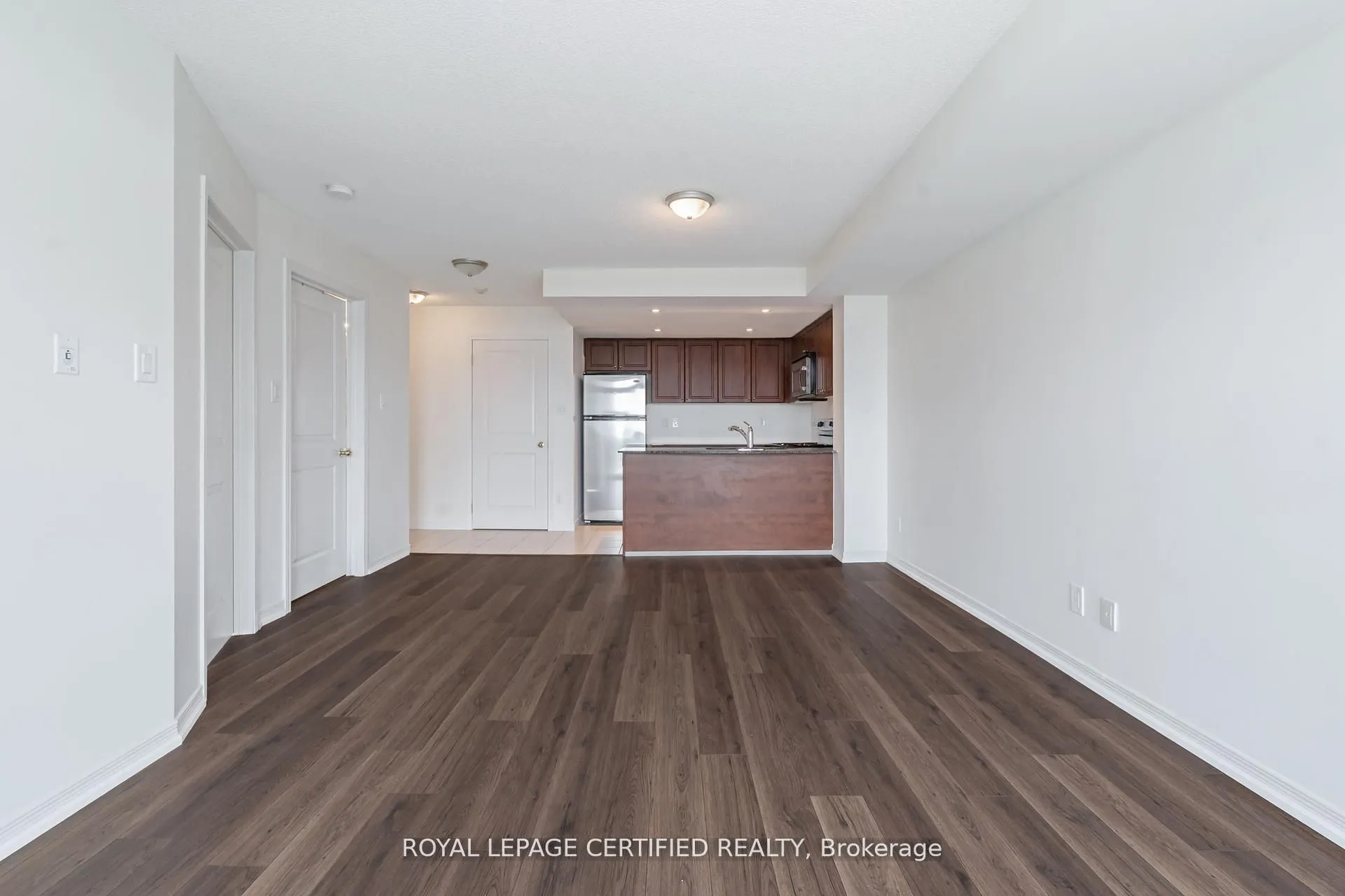 9 George Street N, #813