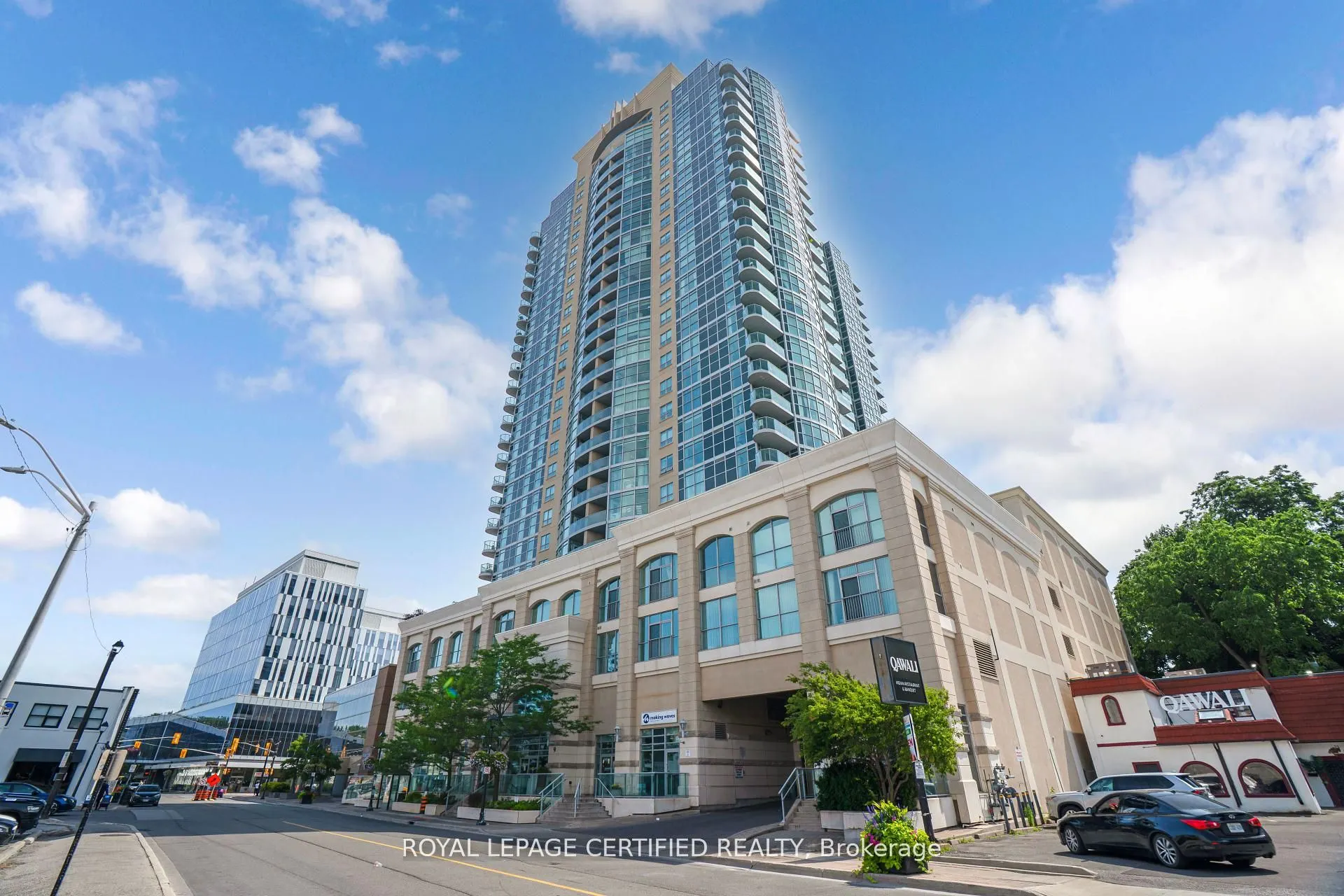 9 George Street N, #813