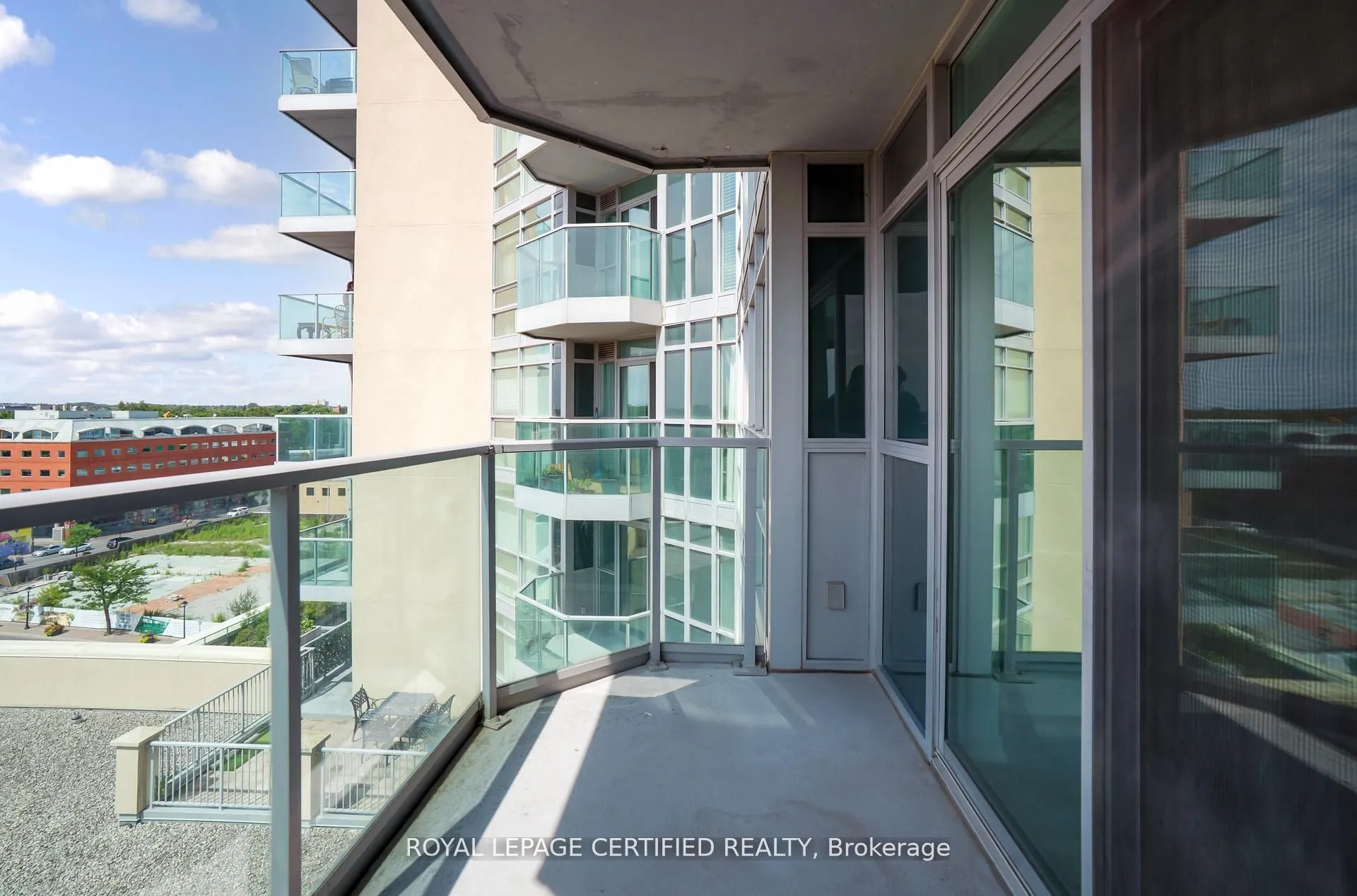 9 George Street N, #813