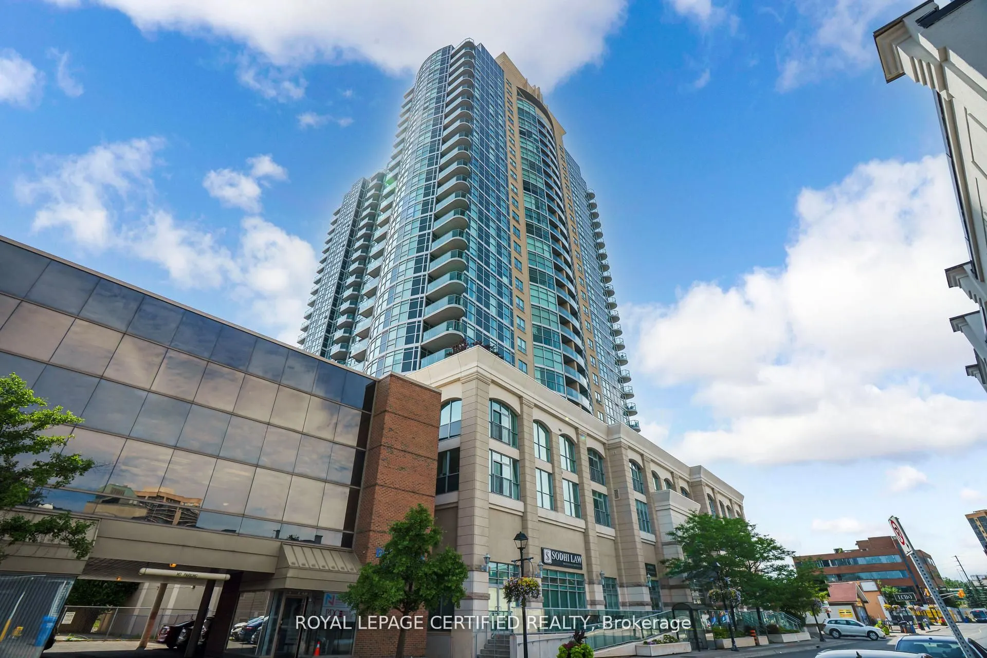 9 George Street N, #813