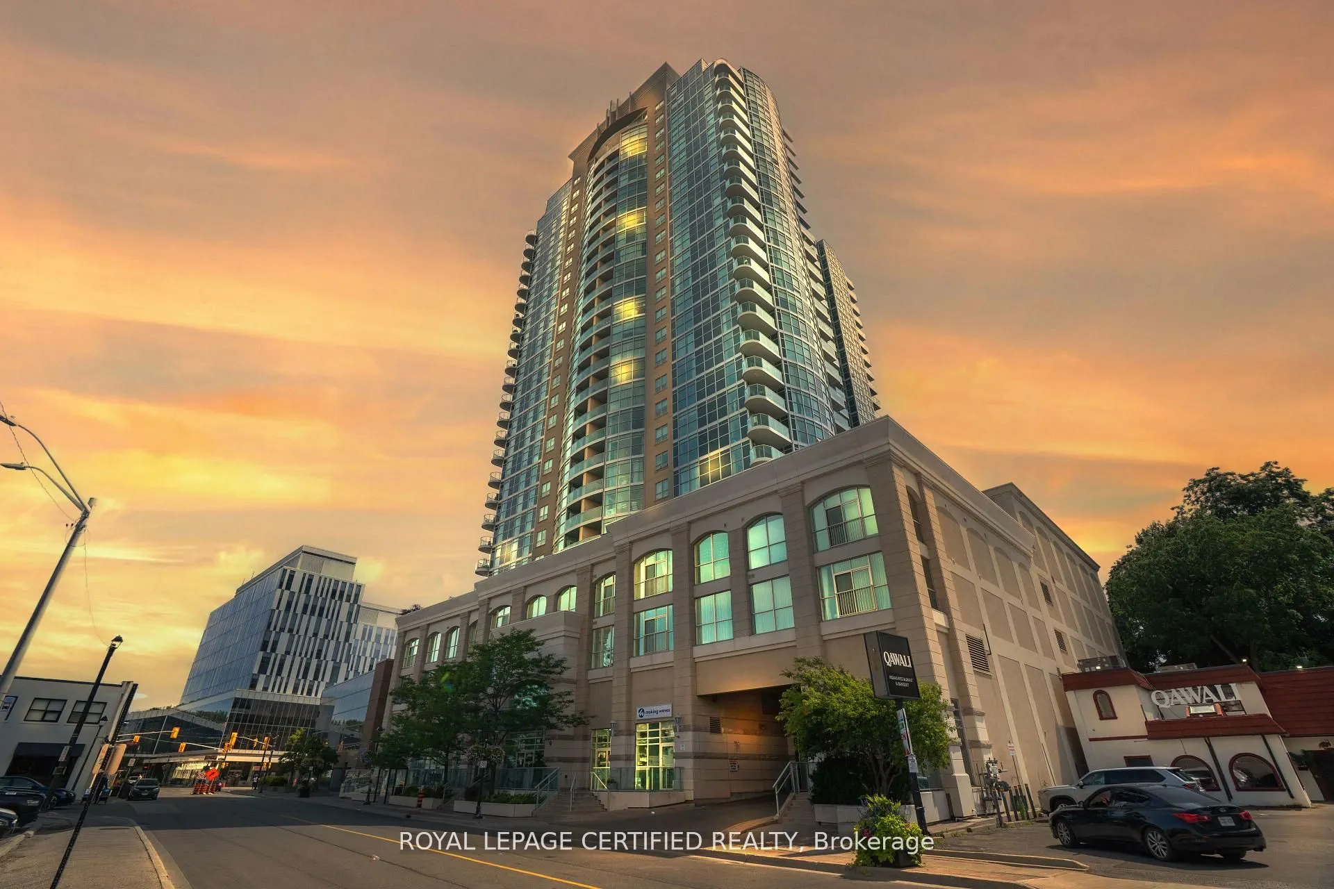 9 George Street N, #813