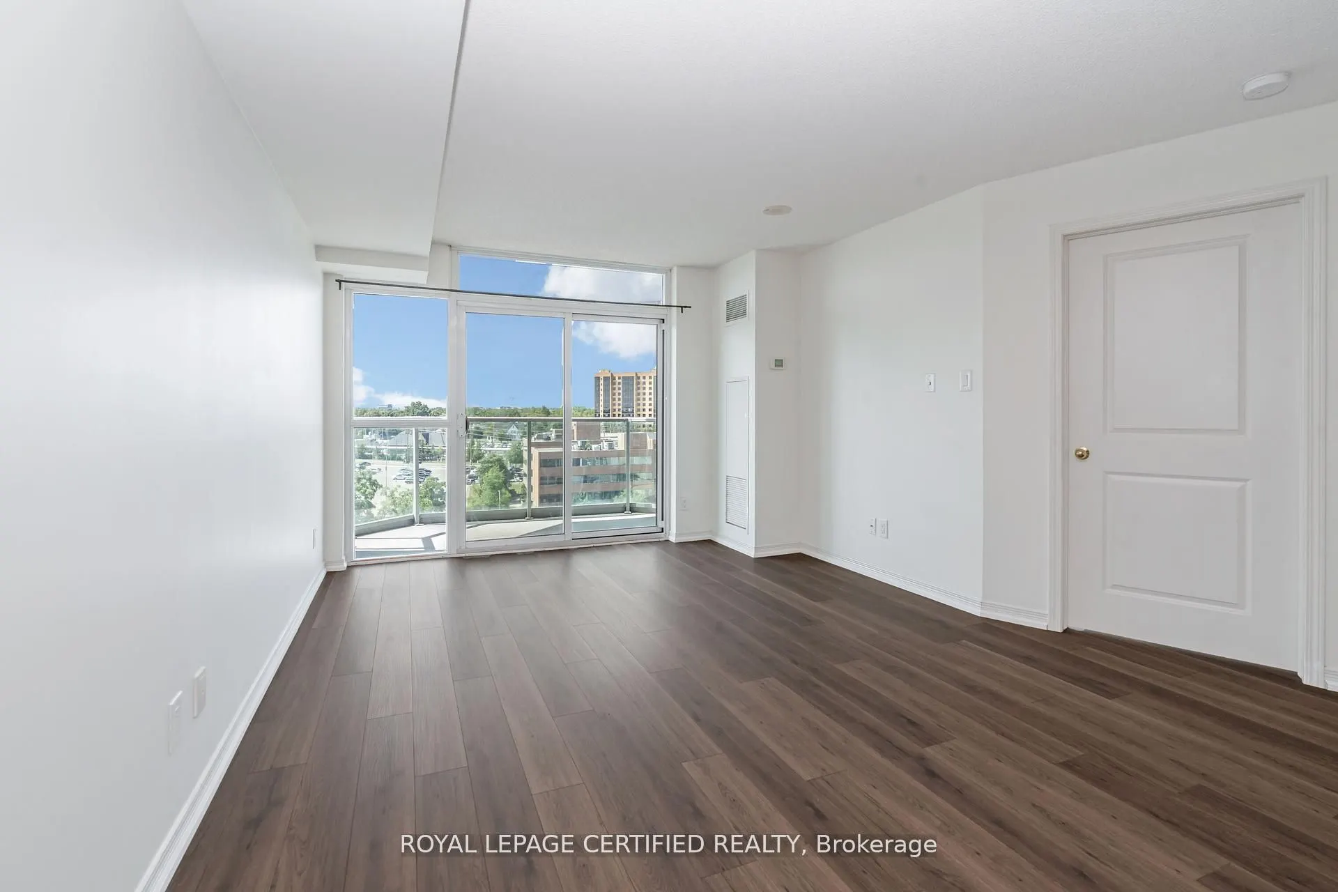 9 George Street N, #813