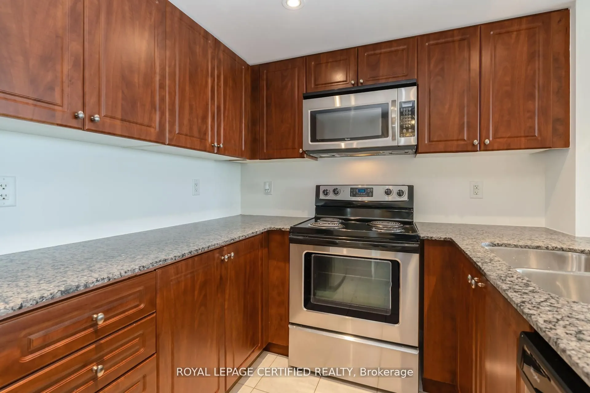 9 George Street N, #813