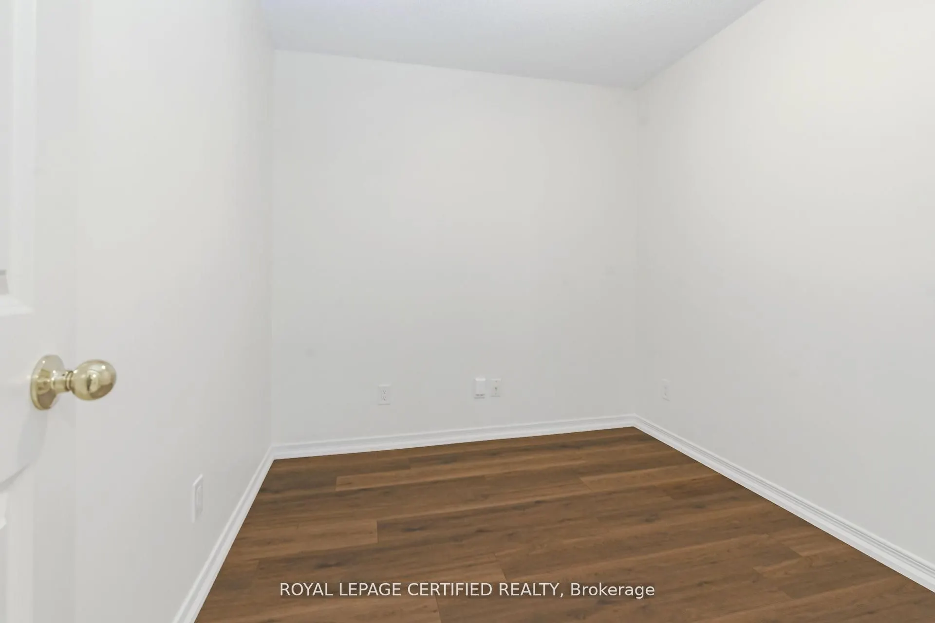 9 George Street N, #813