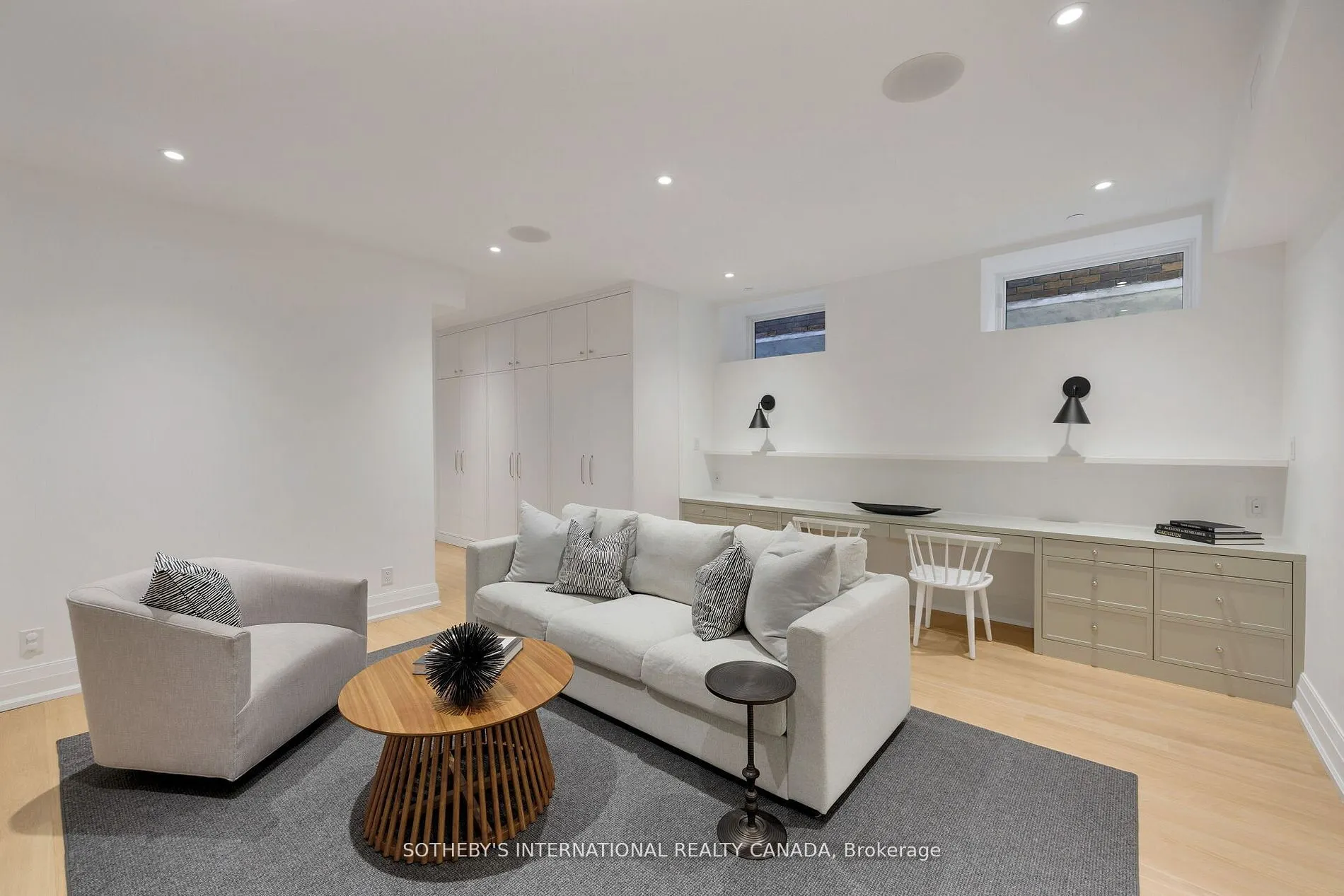 12 Hewitt Avenue