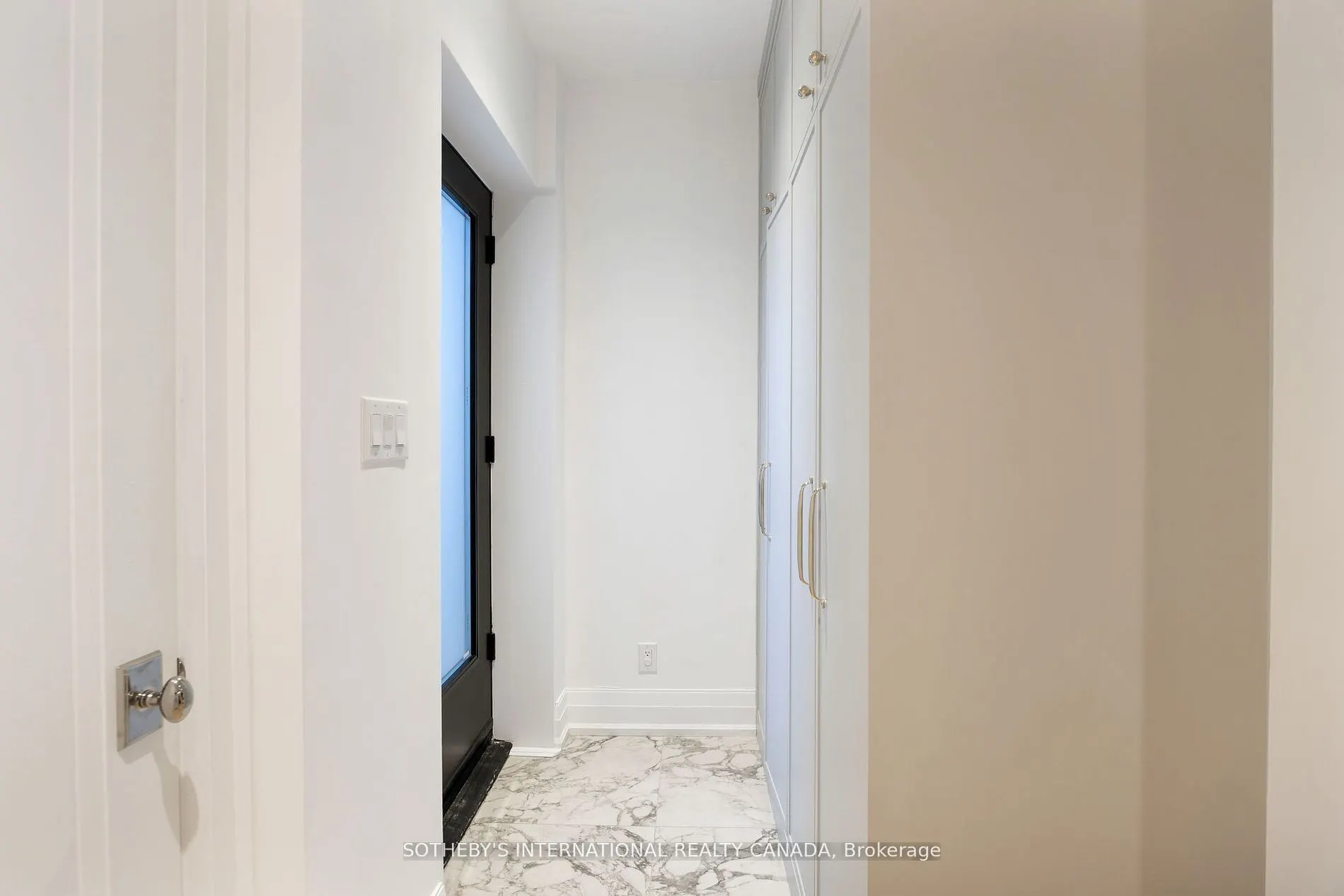 12 Hewitt Avenue