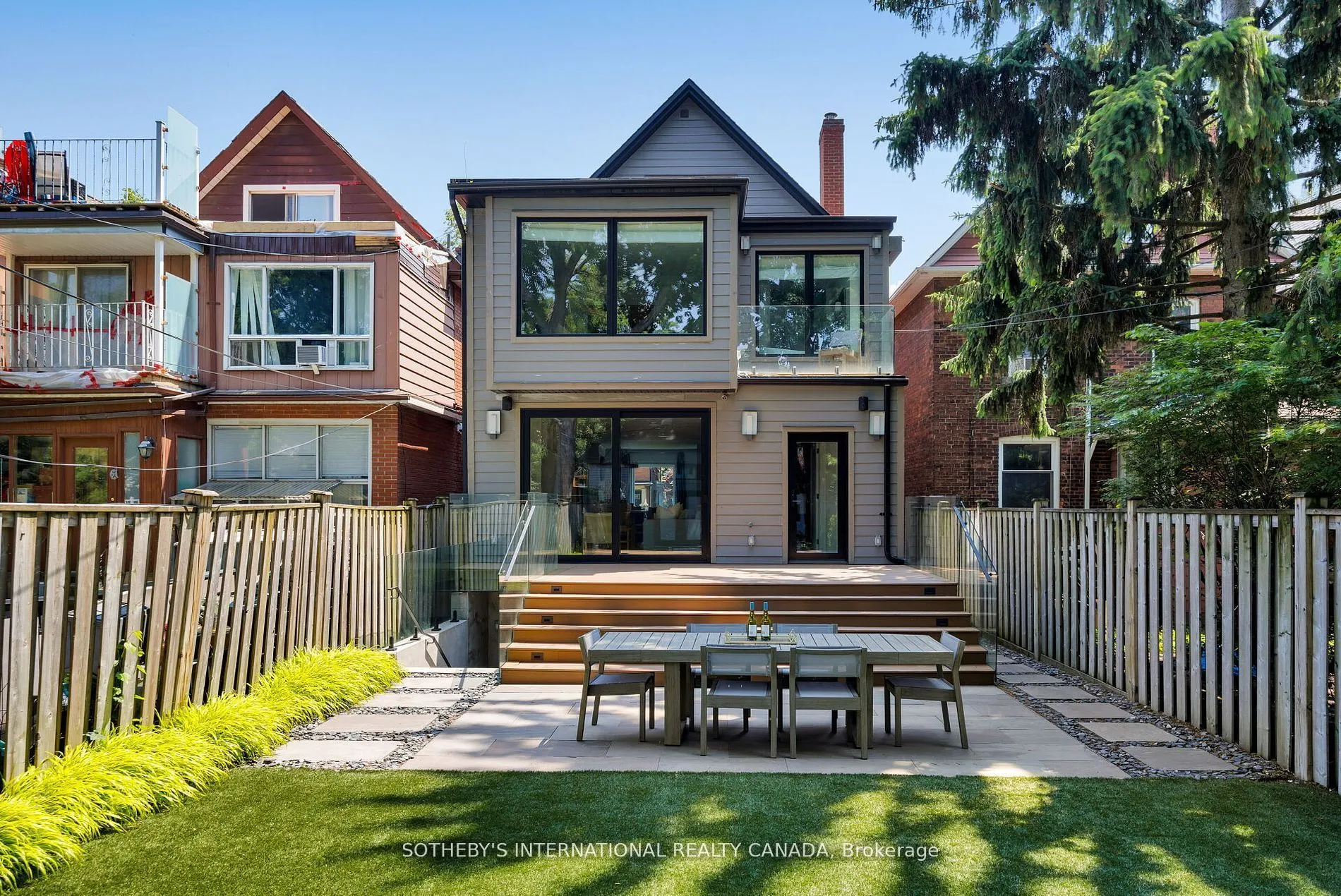 12 Hewitt Avenue