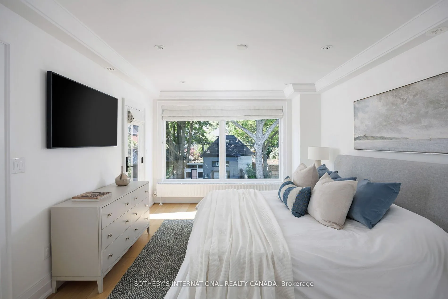 12 Hewitt Avenue