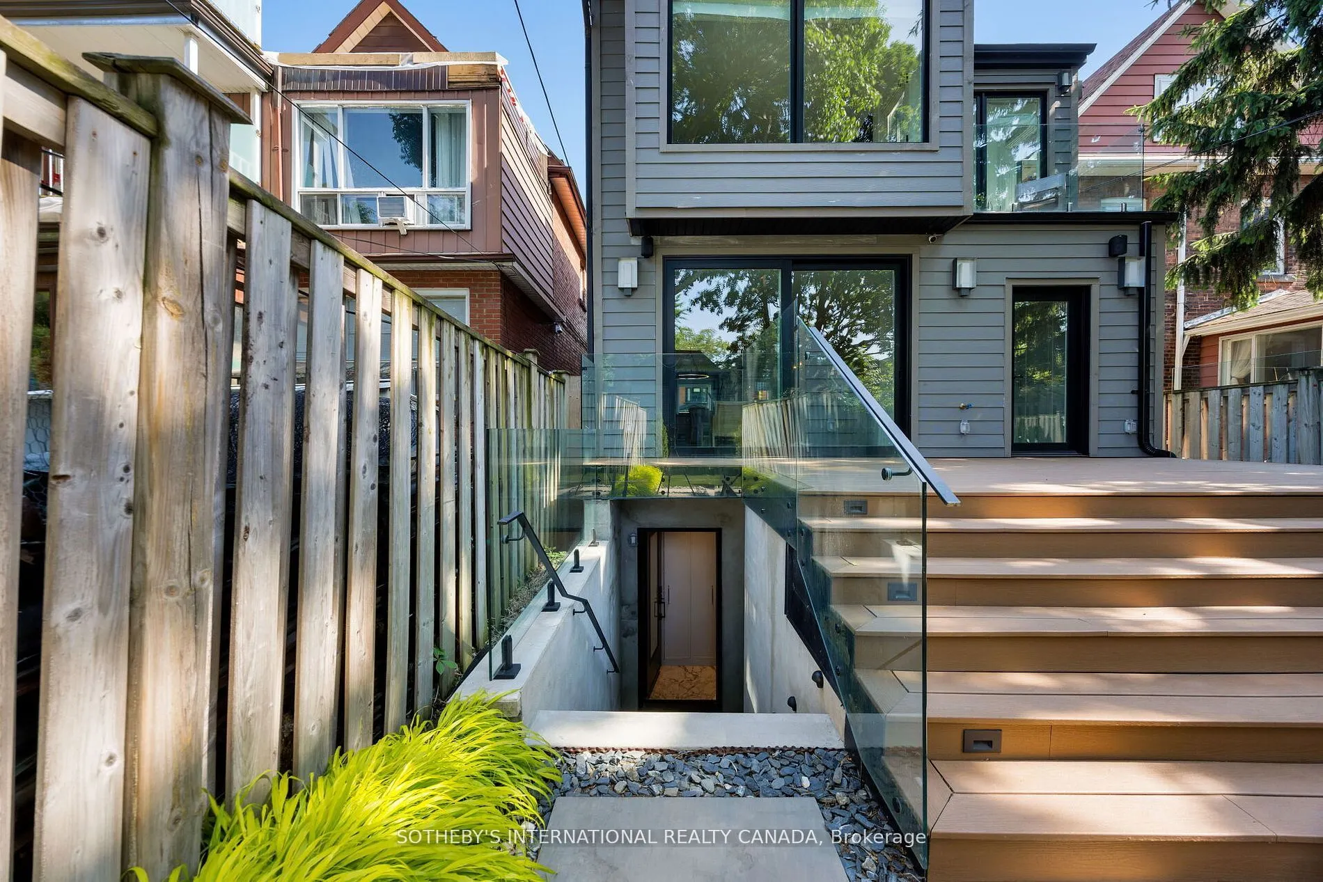 12 Hewitt Avenue