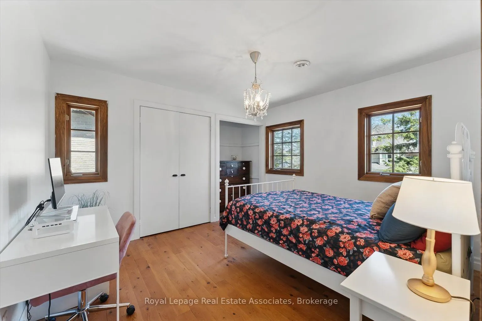 30 Oakwood Avenue S