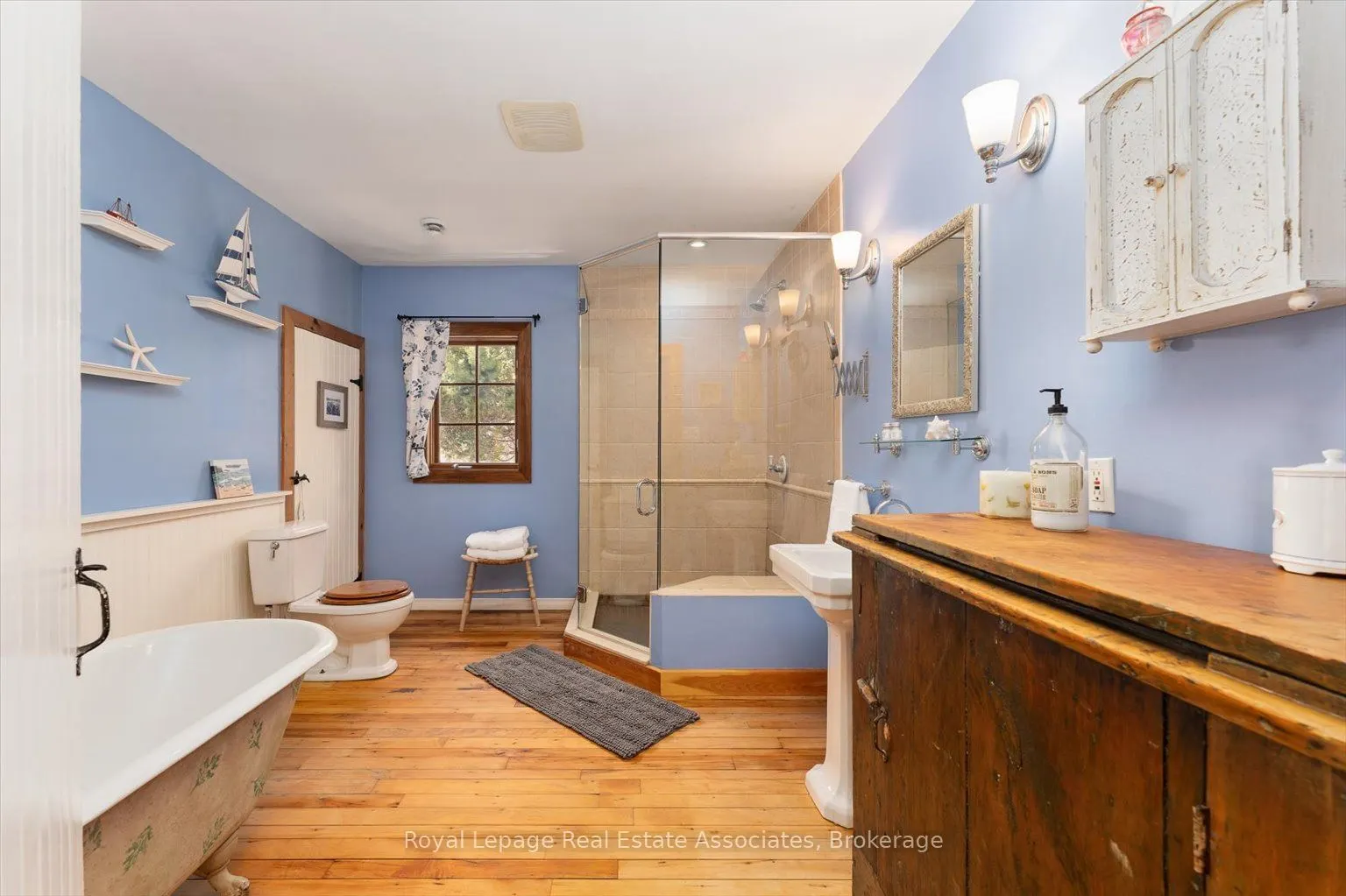 30 Oakwood Avenue S