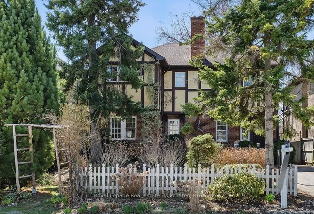 30 Oakwood Avenue S