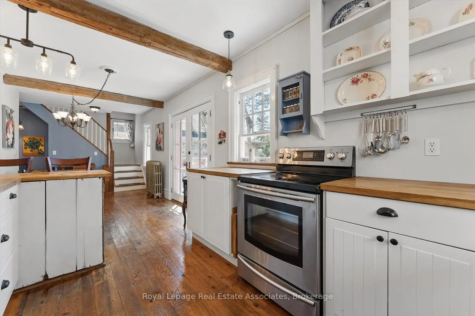 30 Oakwood Avenue S