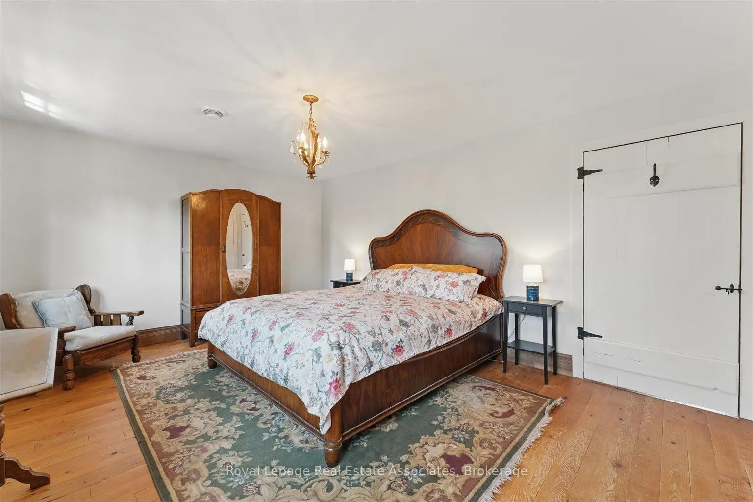 30 Oakwood Avenue S