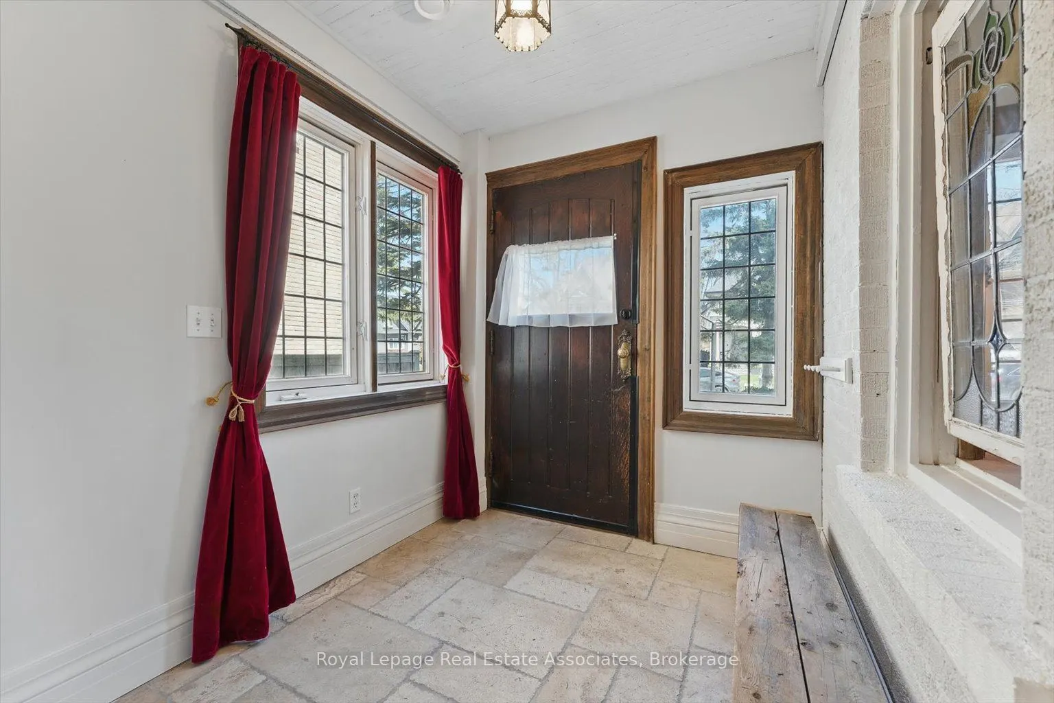 30 Oakwood Avenue S
