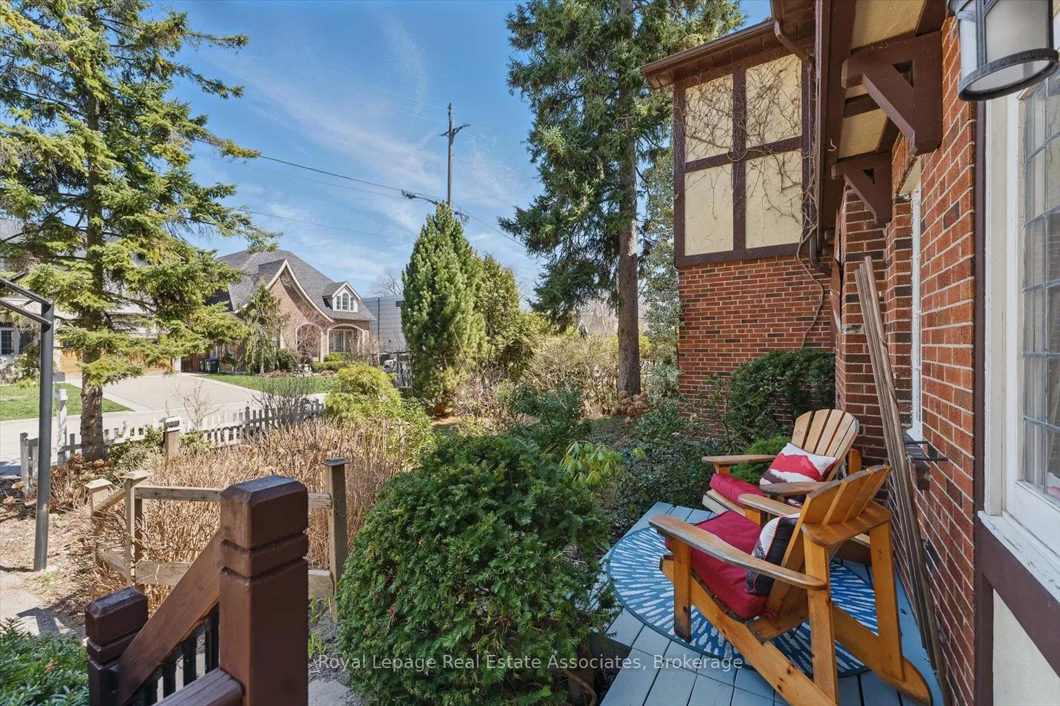 30 Oakwood Avenue S