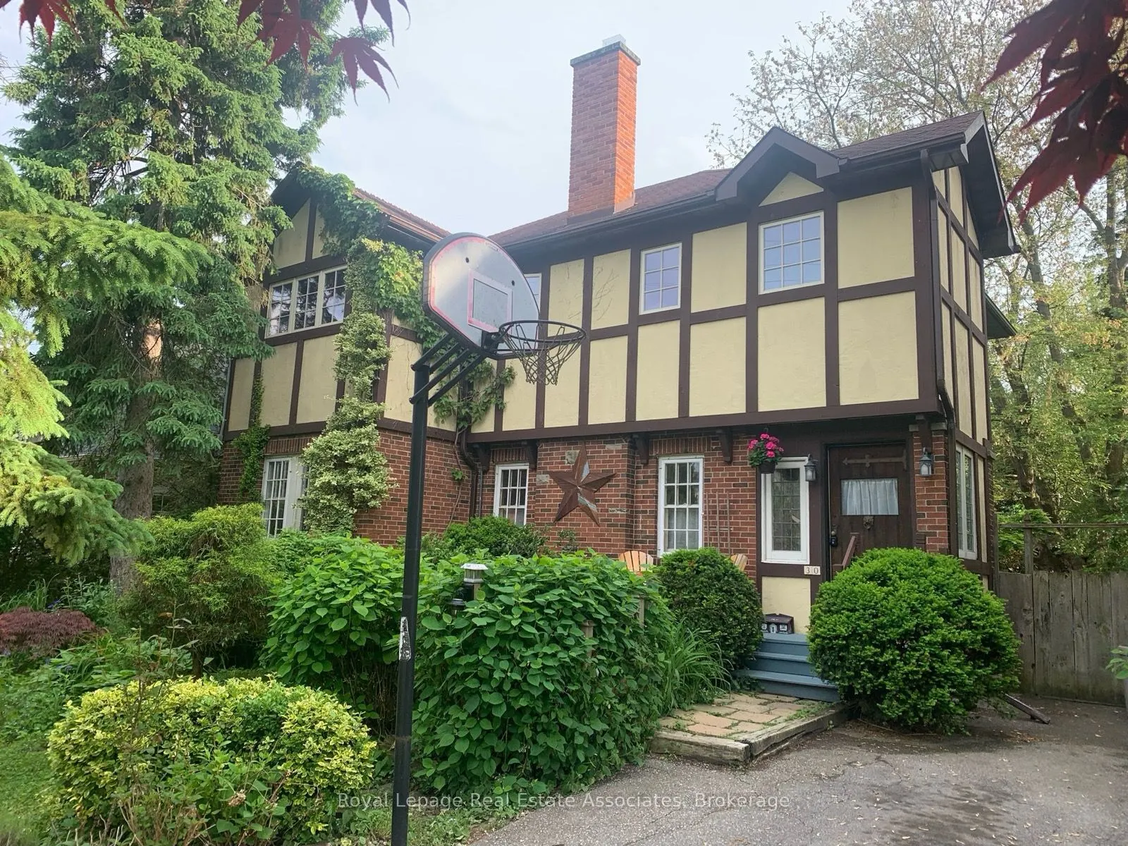 30 Oakwood Avenue S