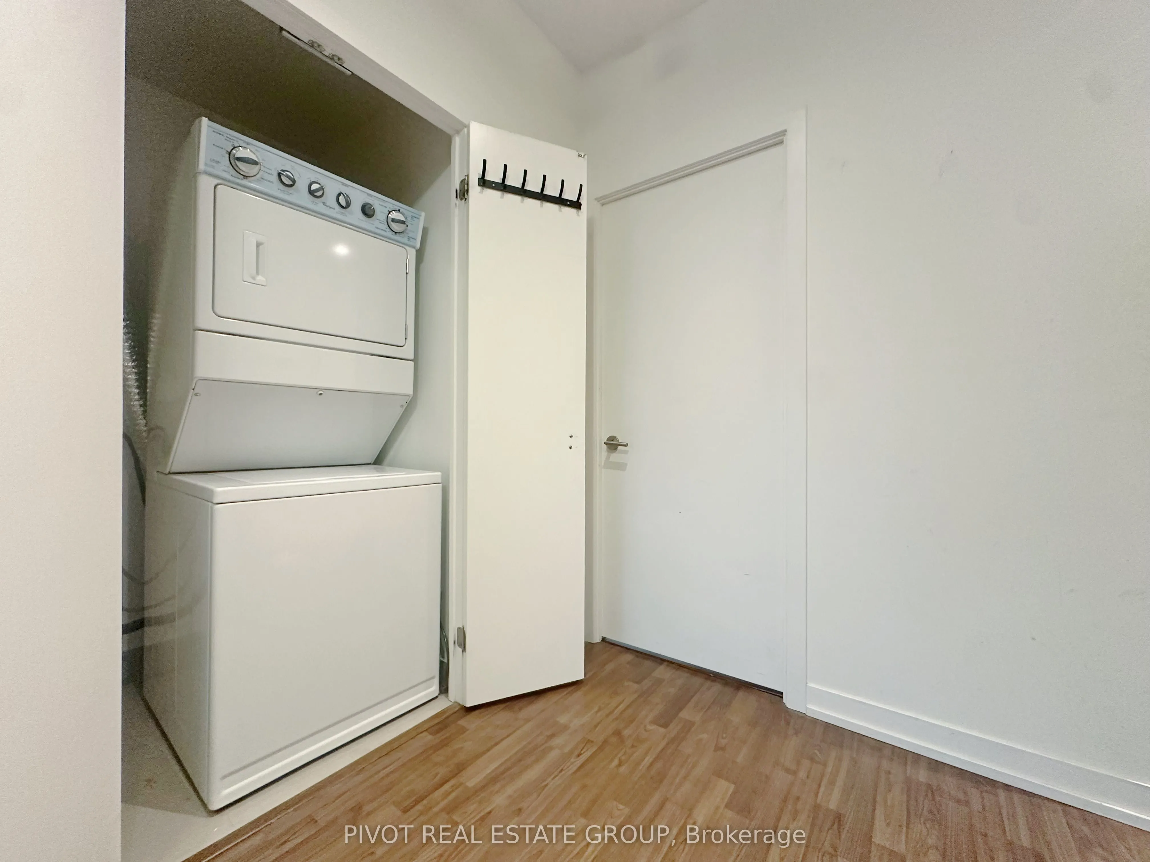 5101 Dundas Street W, #803