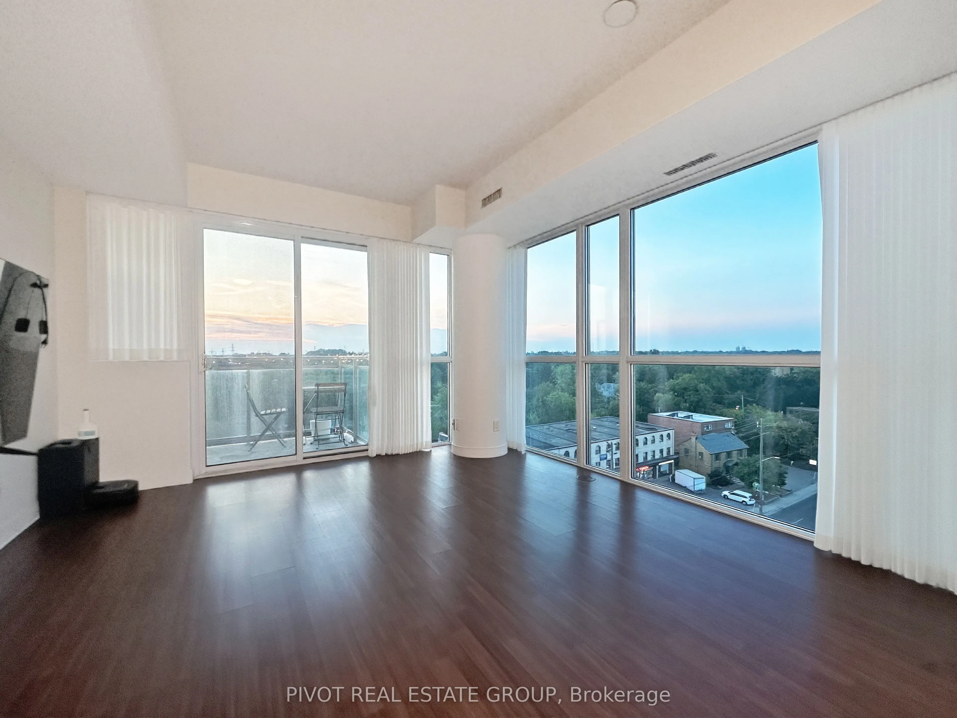 5101 Dundas Street W, #803