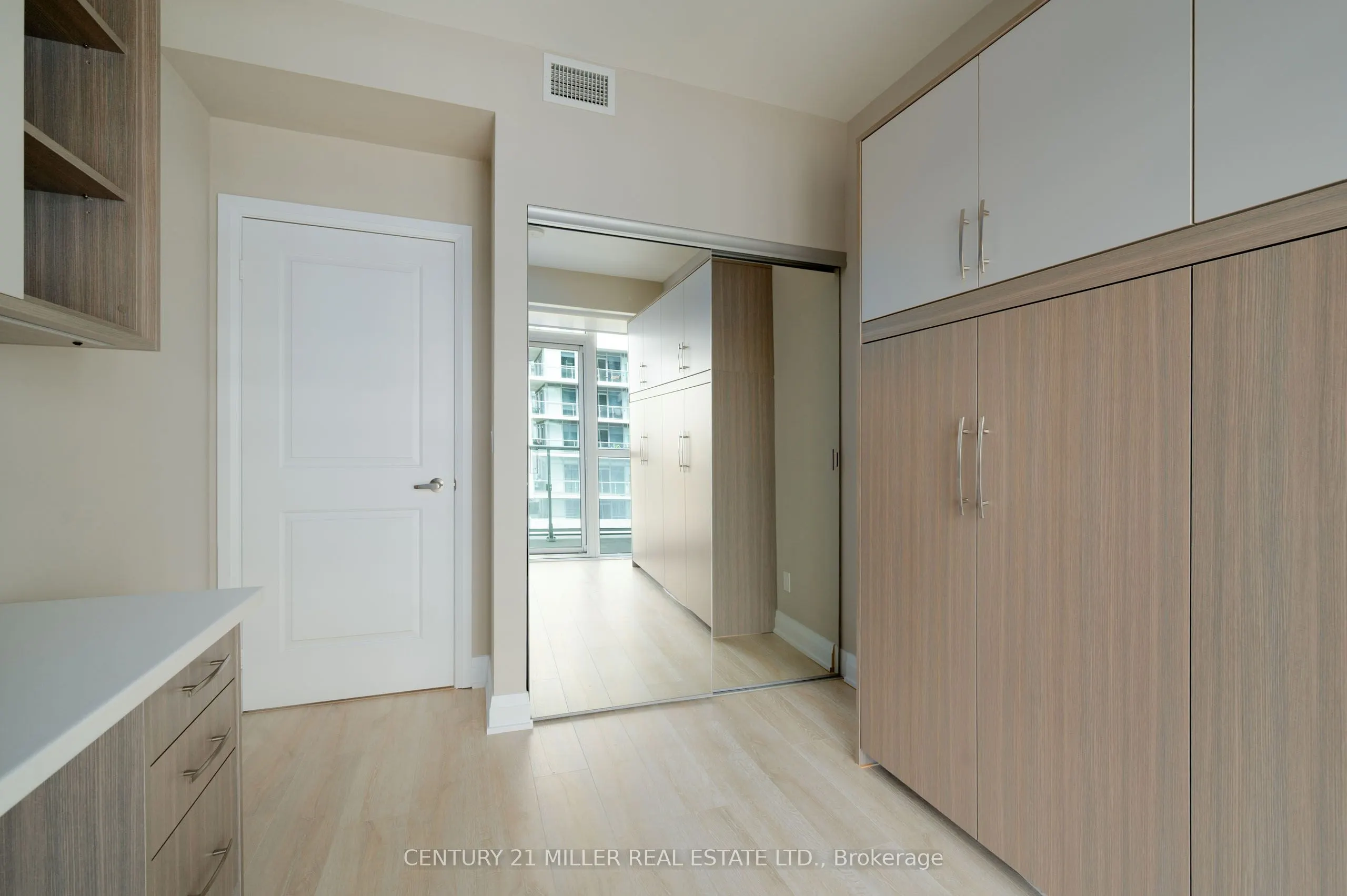 55 Speers Road, #1103