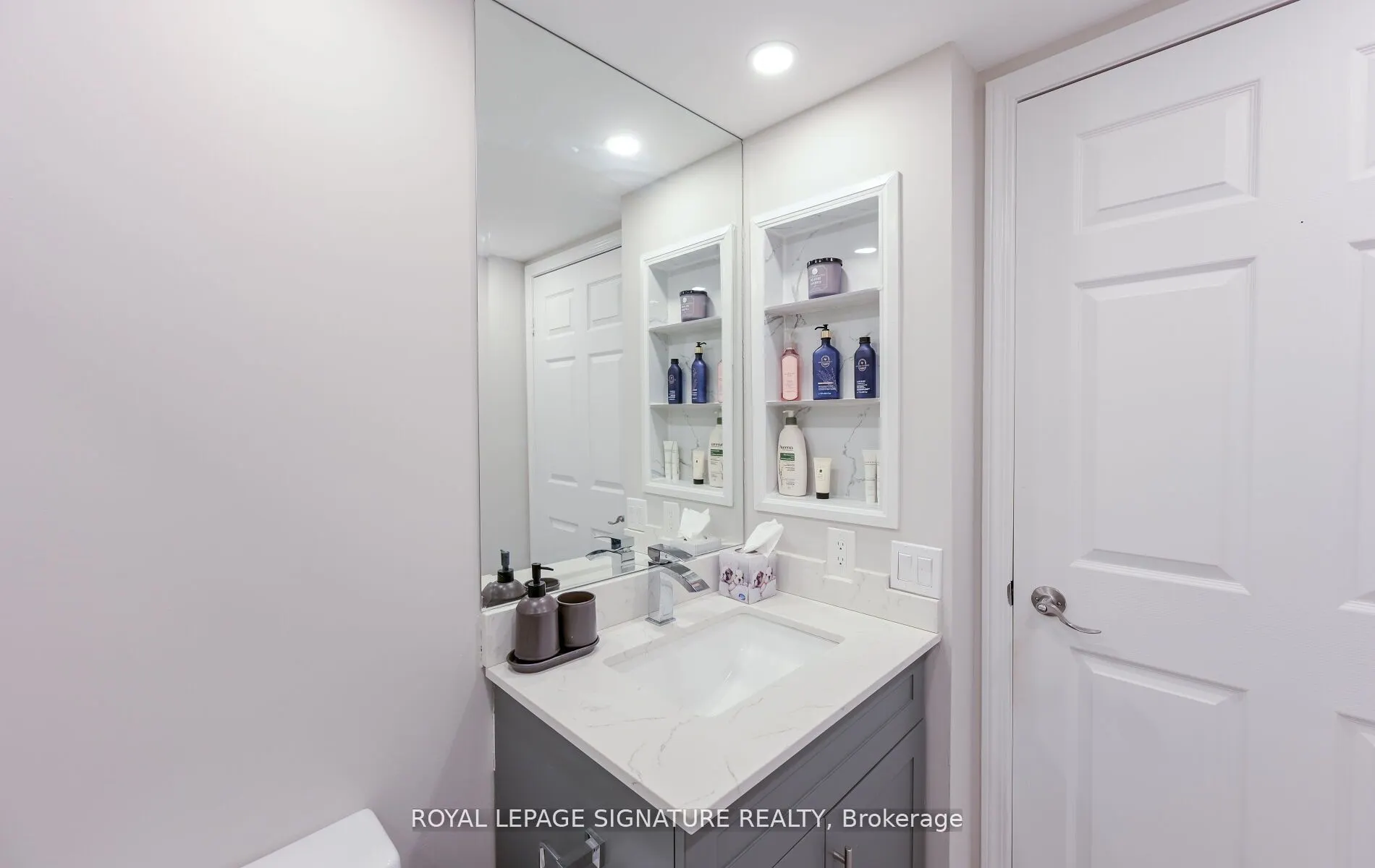 25 Kingsbridge Garden Circle, #1126