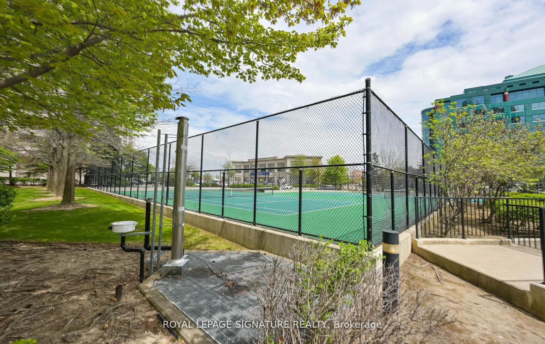25 Kingsbridge Garden Circle, #1126