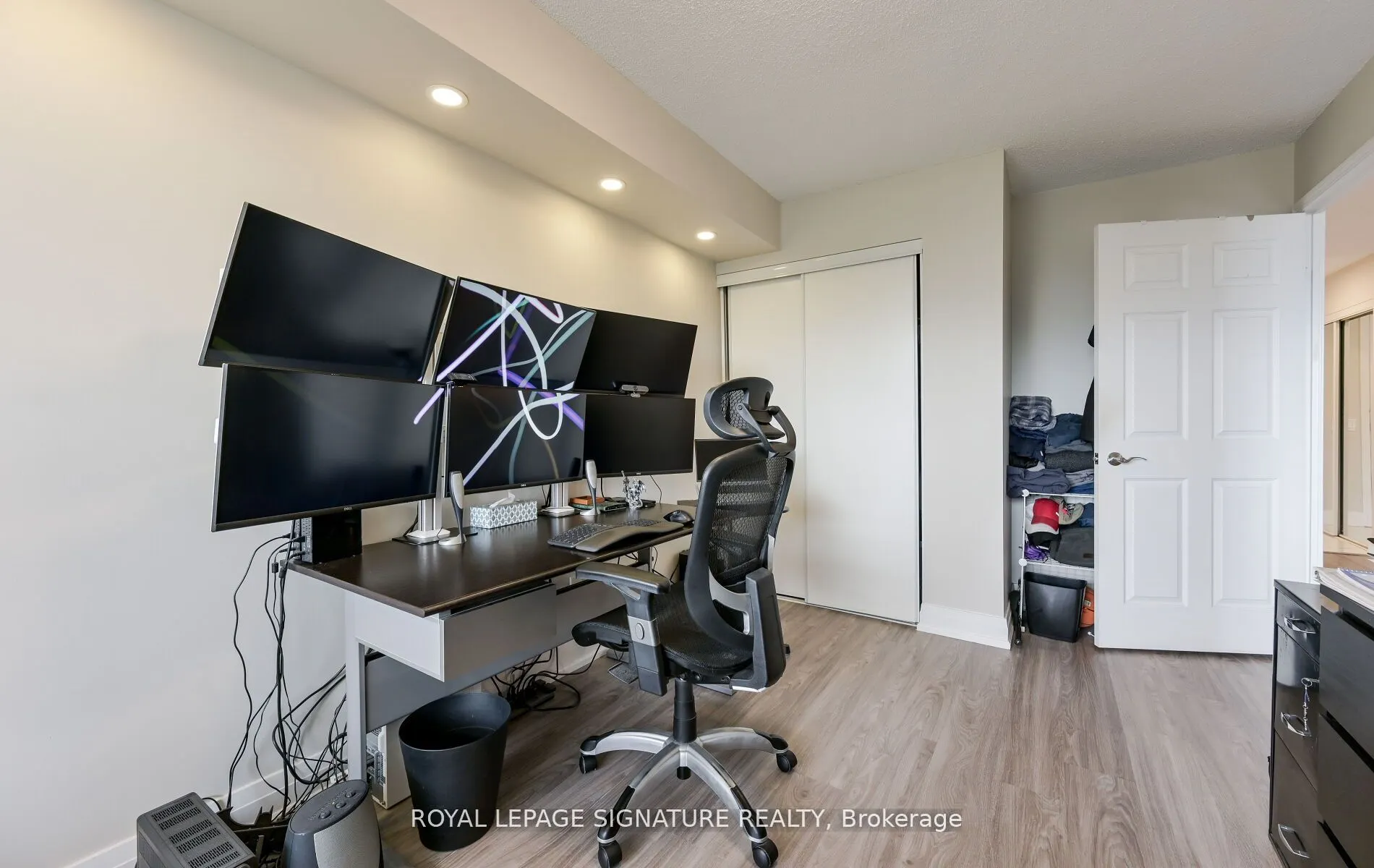 25 Kingsbridge Garden Circle, #1126