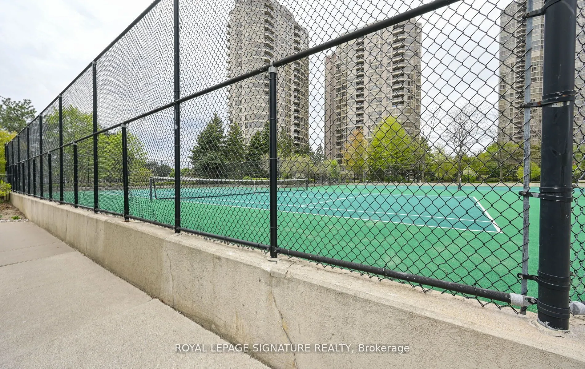 25 Kingsbridge Garden Circle, #1126