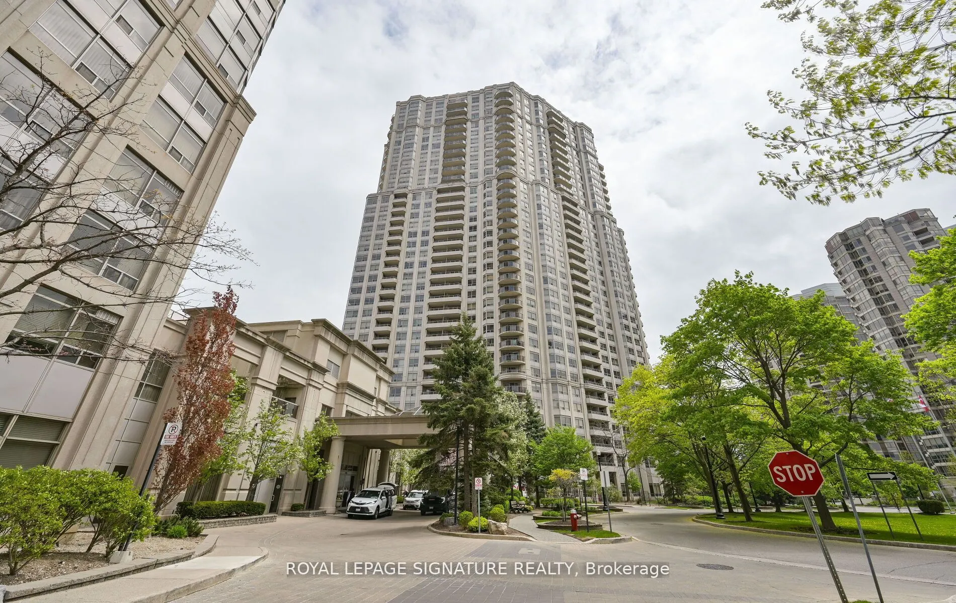 25 Kingsbridge Garden Circle, #1126