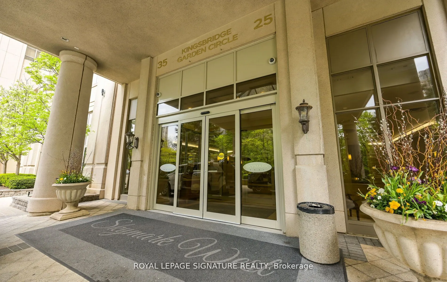 25 Kingsbridge Garden Circle, #1126