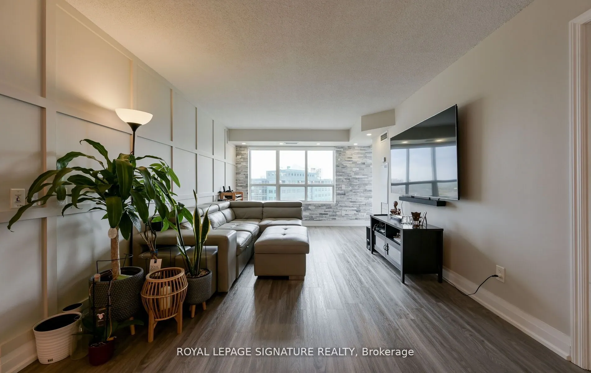 25 Kingsbridge Garden Circle, #1126