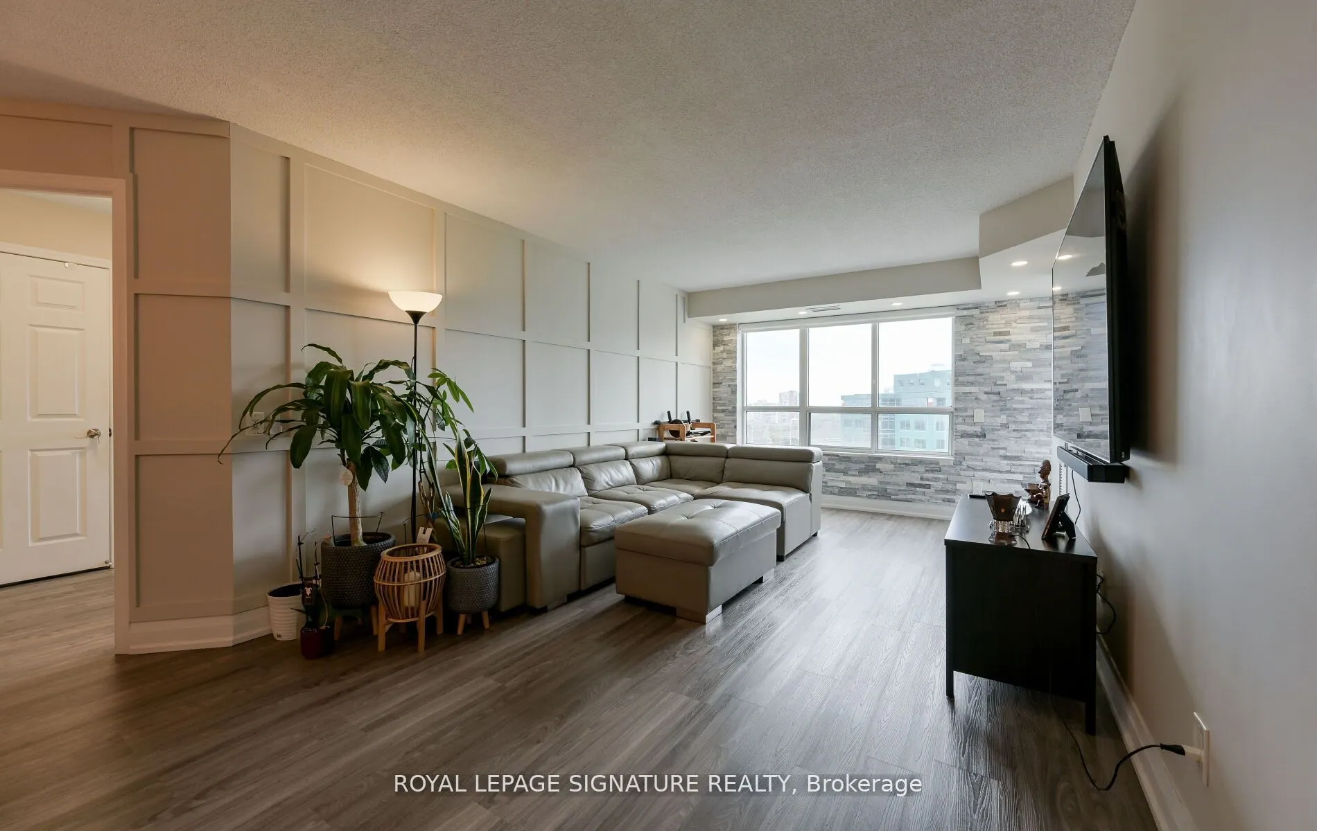 25 Kingsbridge Garden Circle, #1126