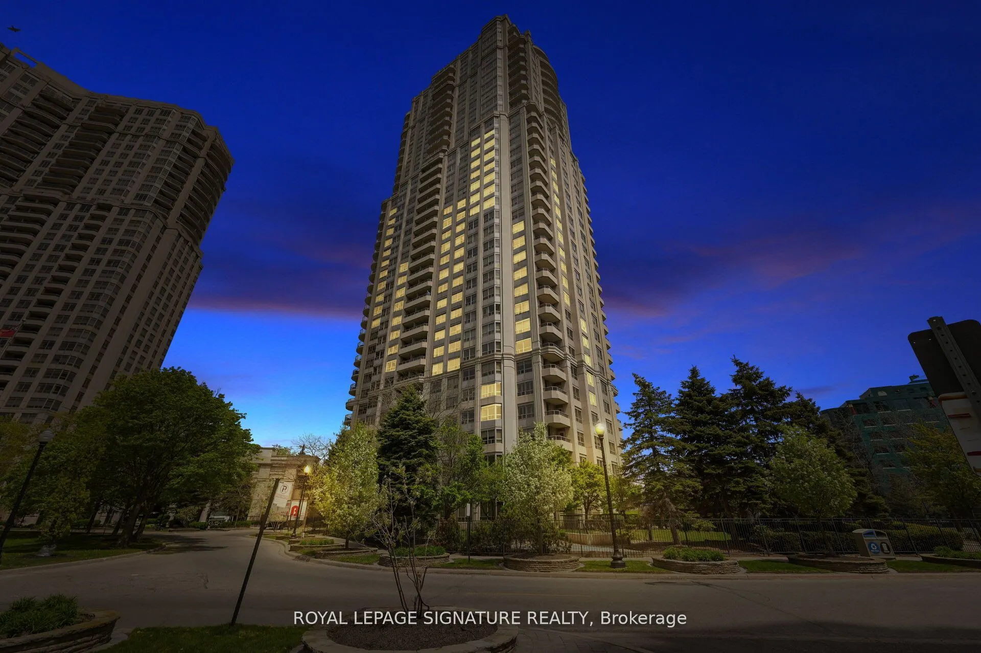 25 Kingsbridge Garden Circle, #1126