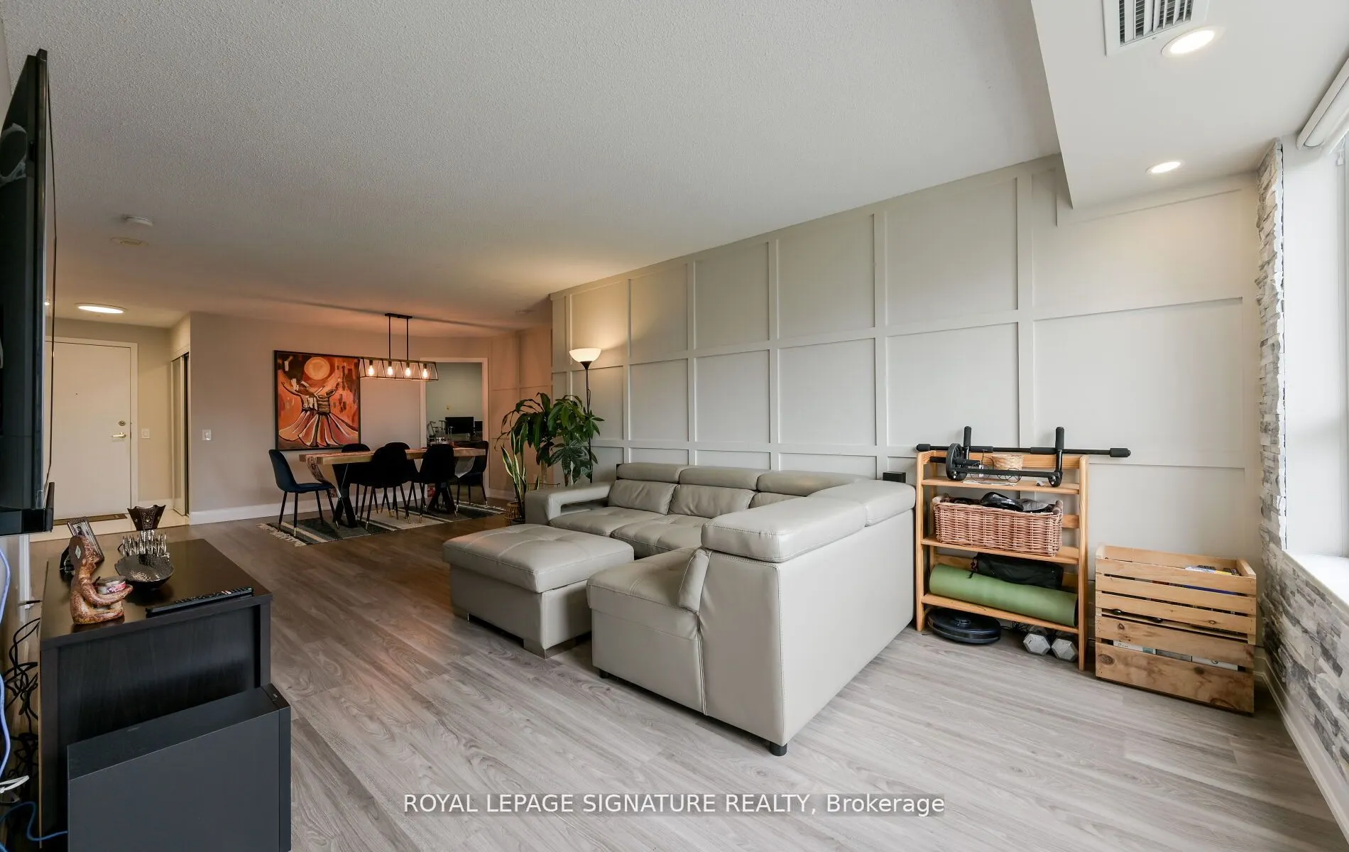 25 Kingsbridge Garden Circle, #1126