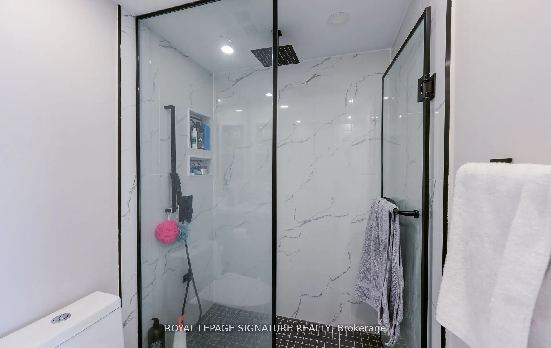 25 Kingsbridge Garden Circle, #1126