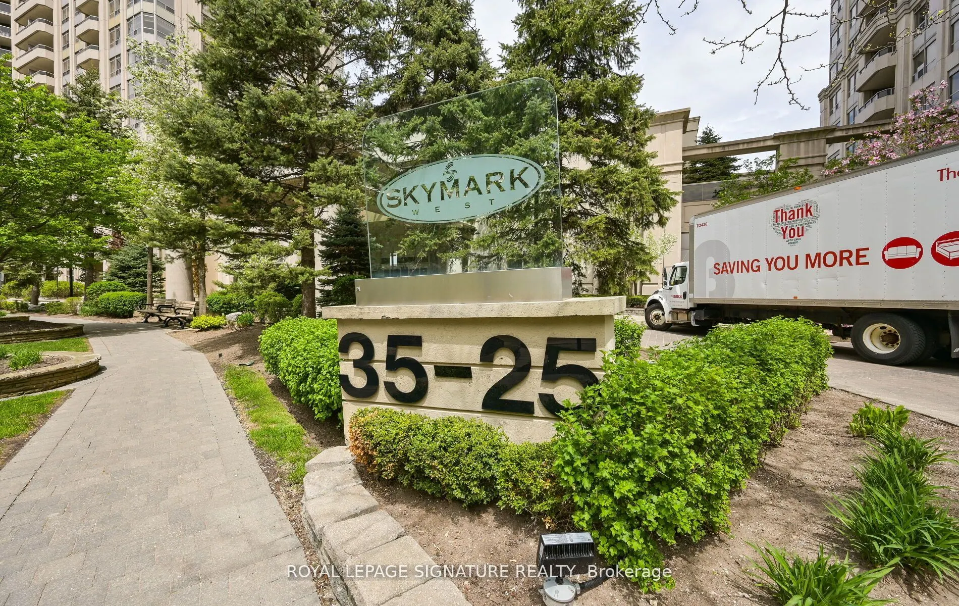 25 Kingsbridge Garden Circle, #1126
