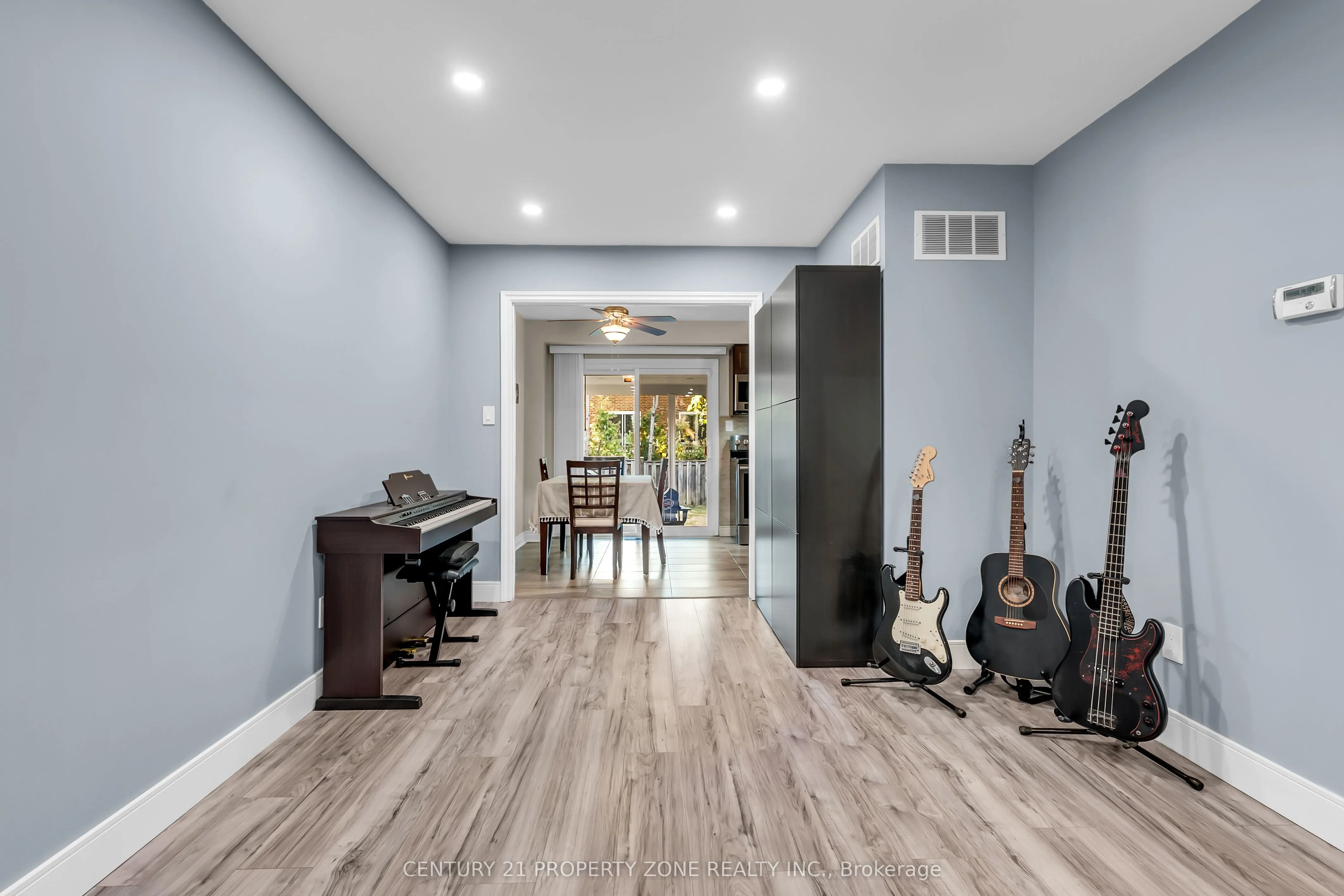 4265 Lingfield Crescent