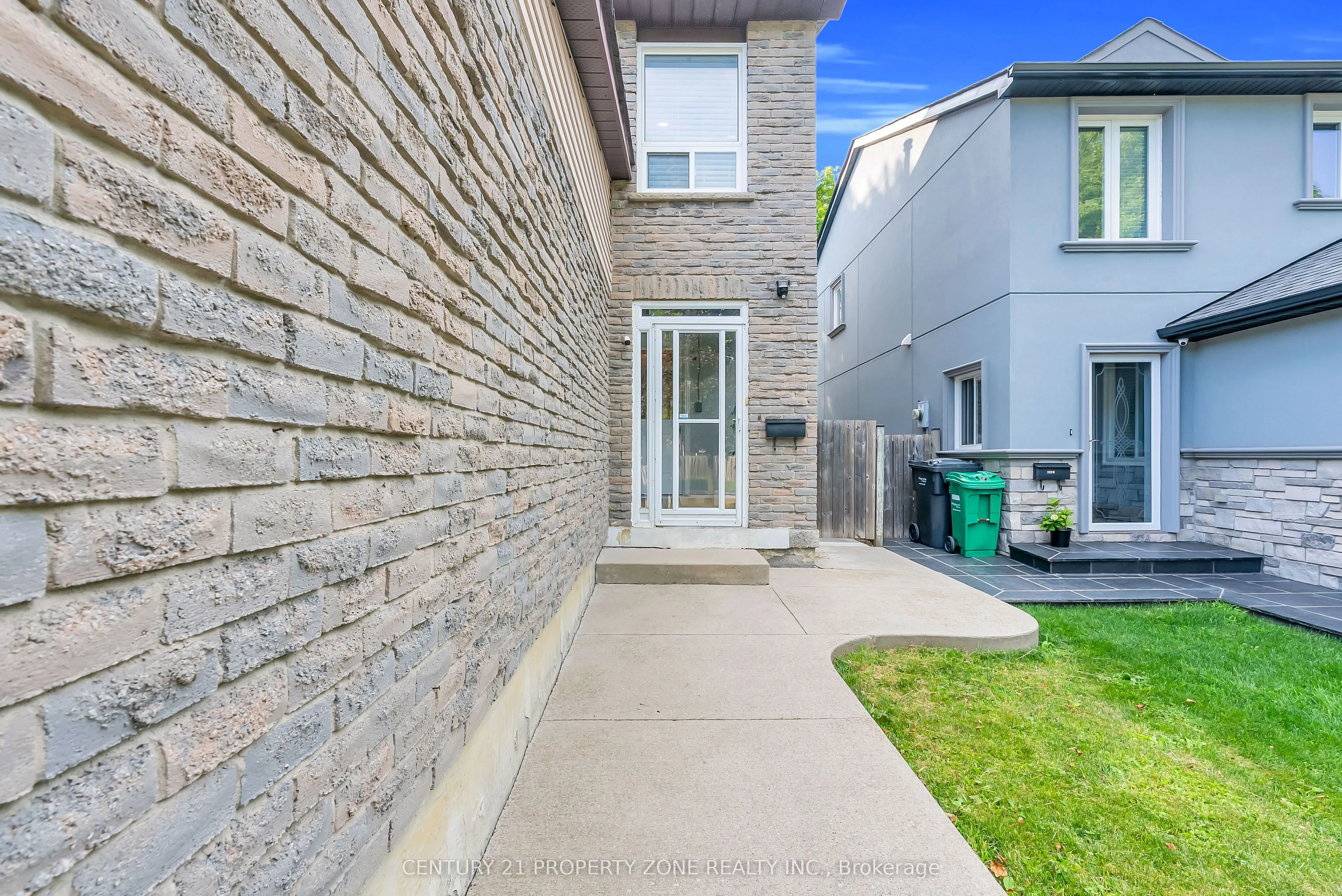 4265 Lingfield Crescent