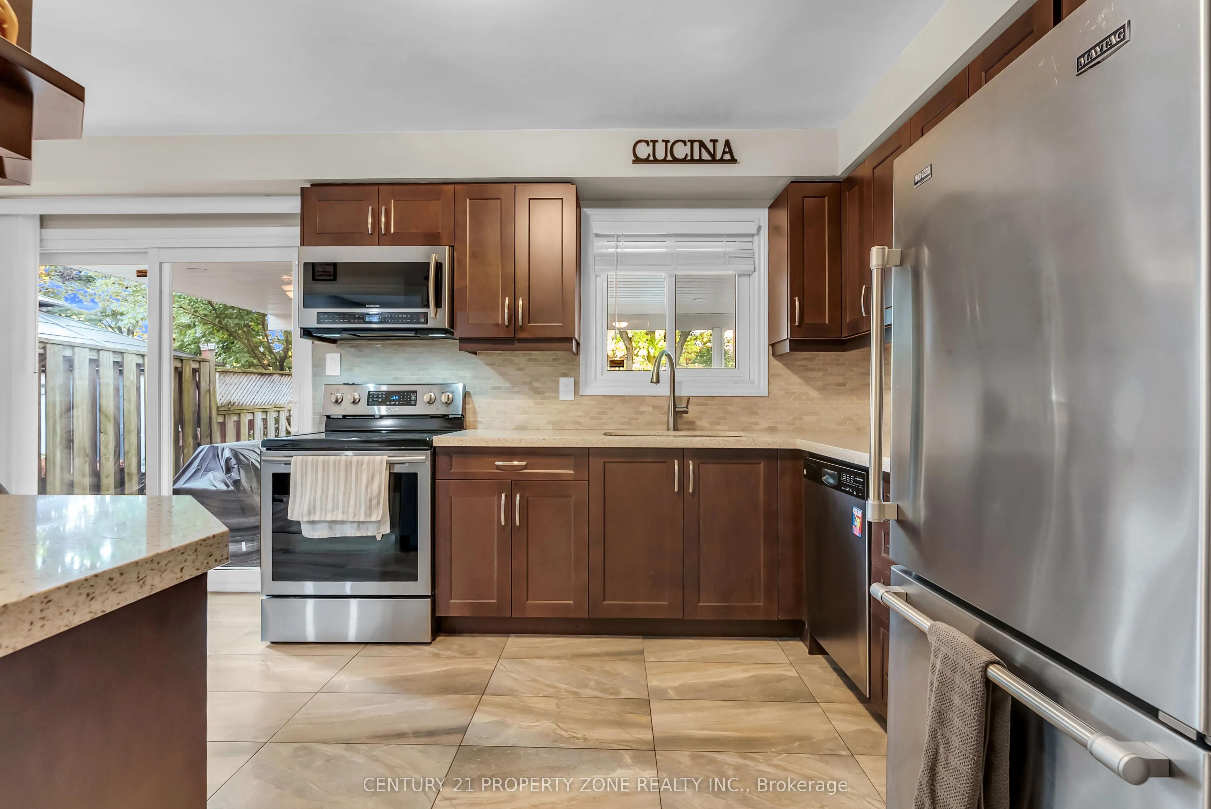 4265 Lingfield Crescent