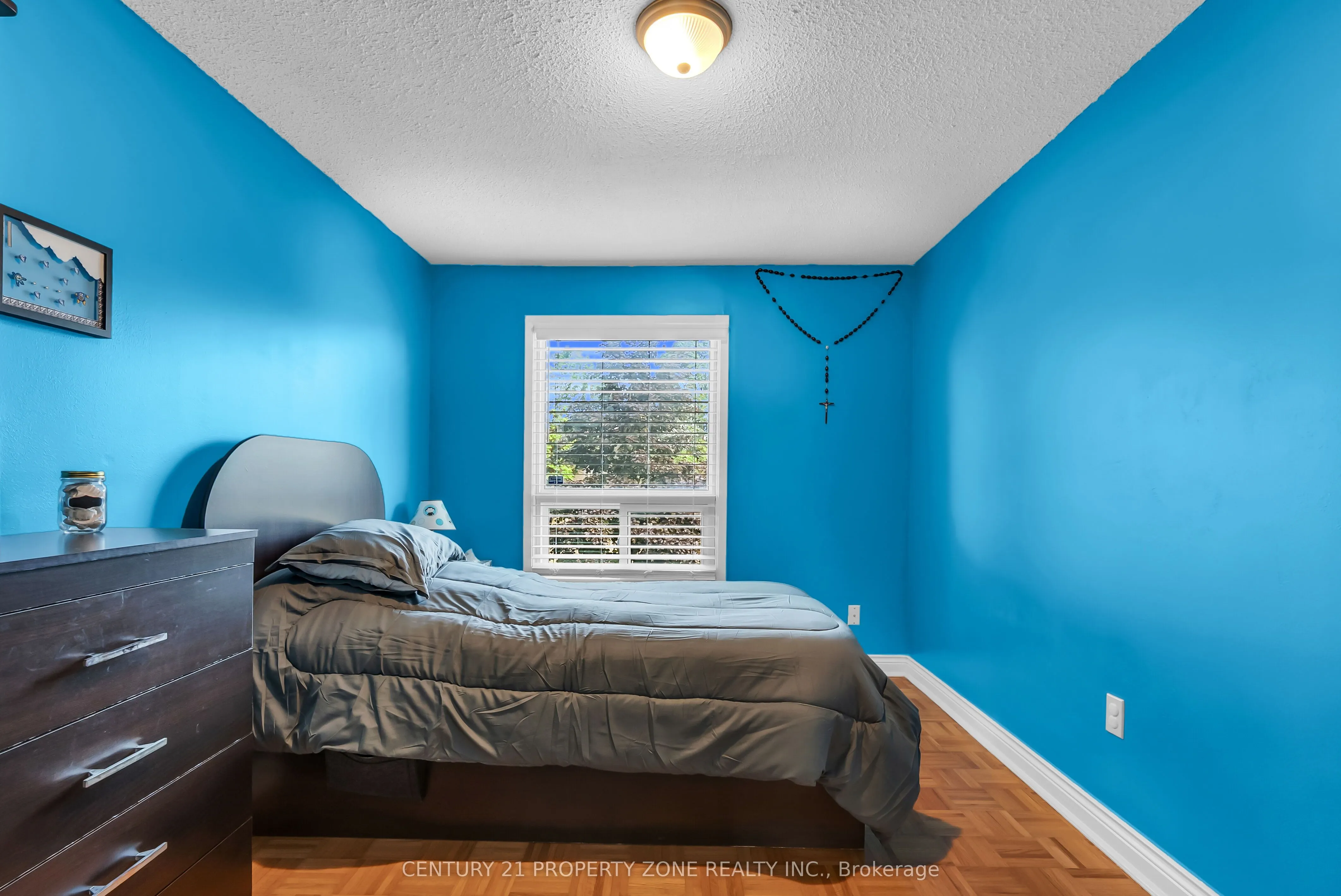 4265 Lingfield Crescent