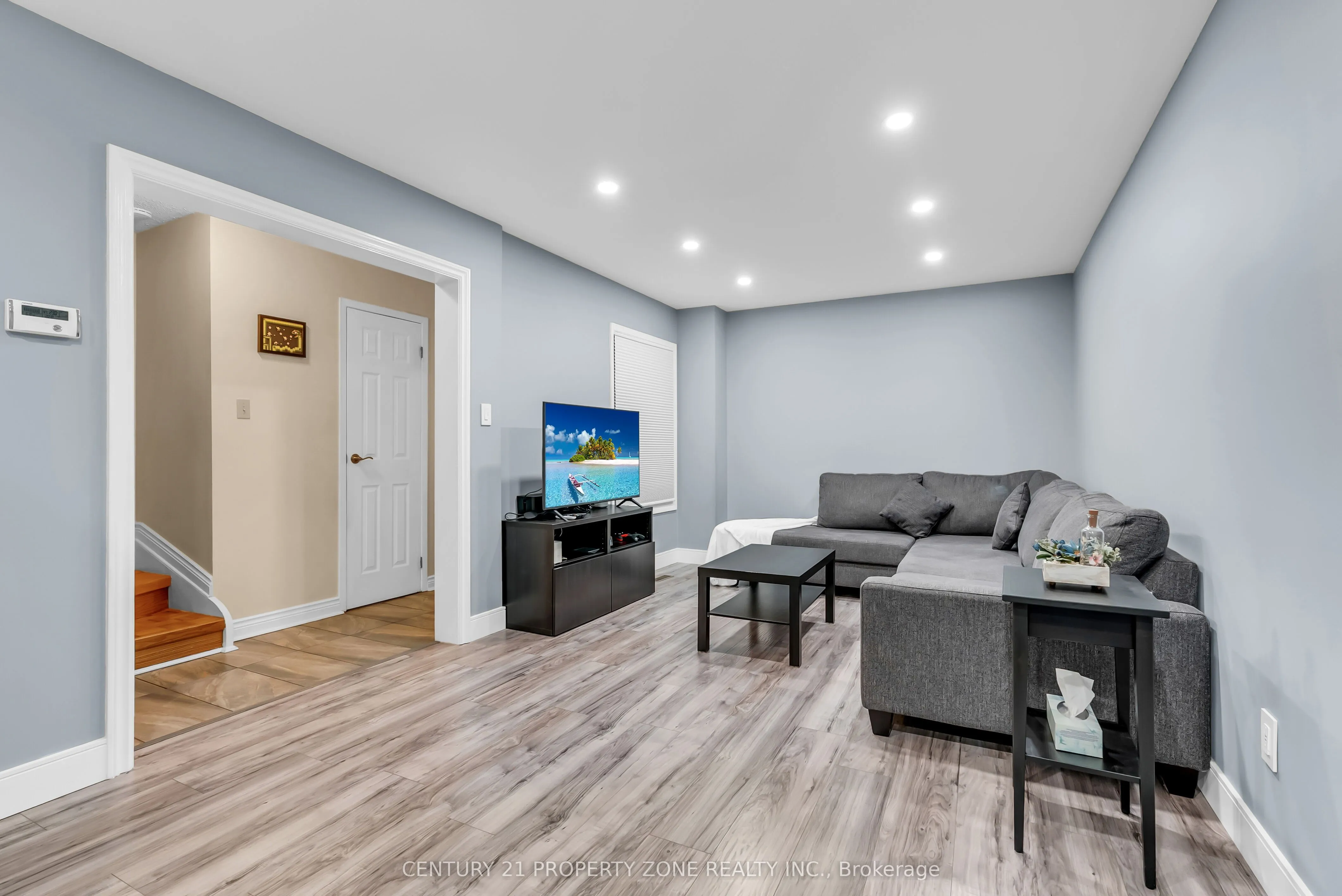 4265 Lingfield Crescent