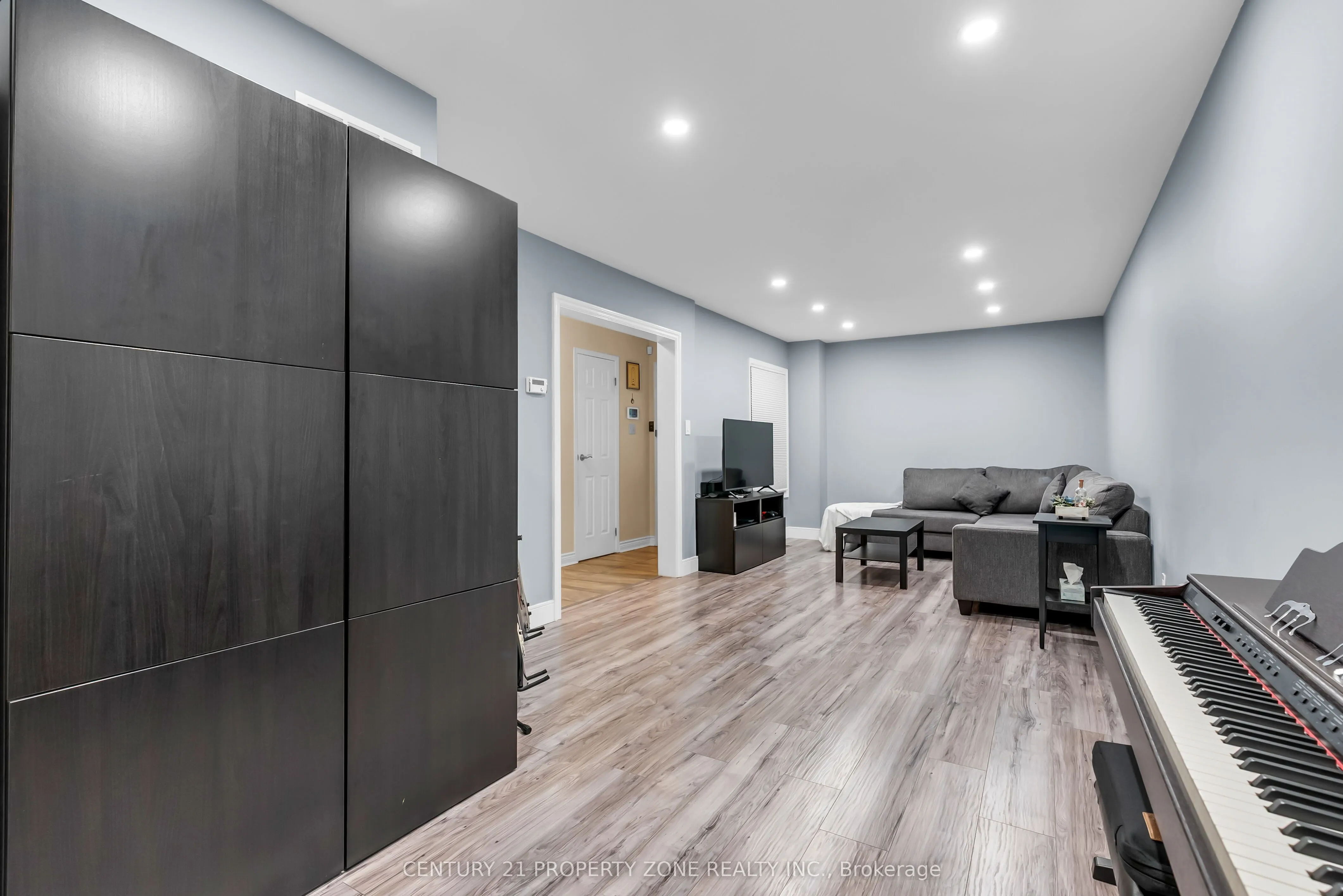4265 Lingfield Crescent